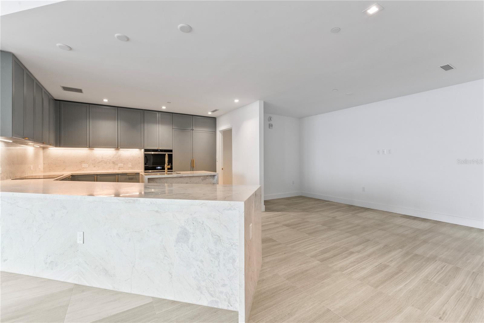 2912 W SANTIAGO ST #703