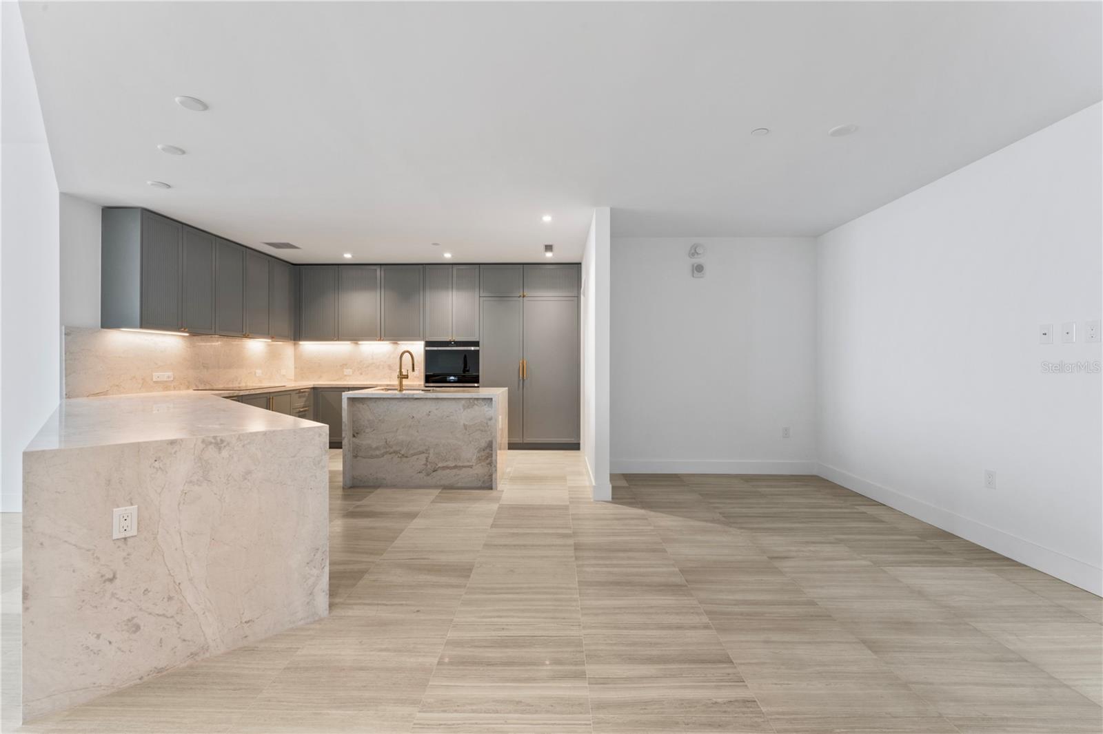 2912 W SANTIAGO ST #703