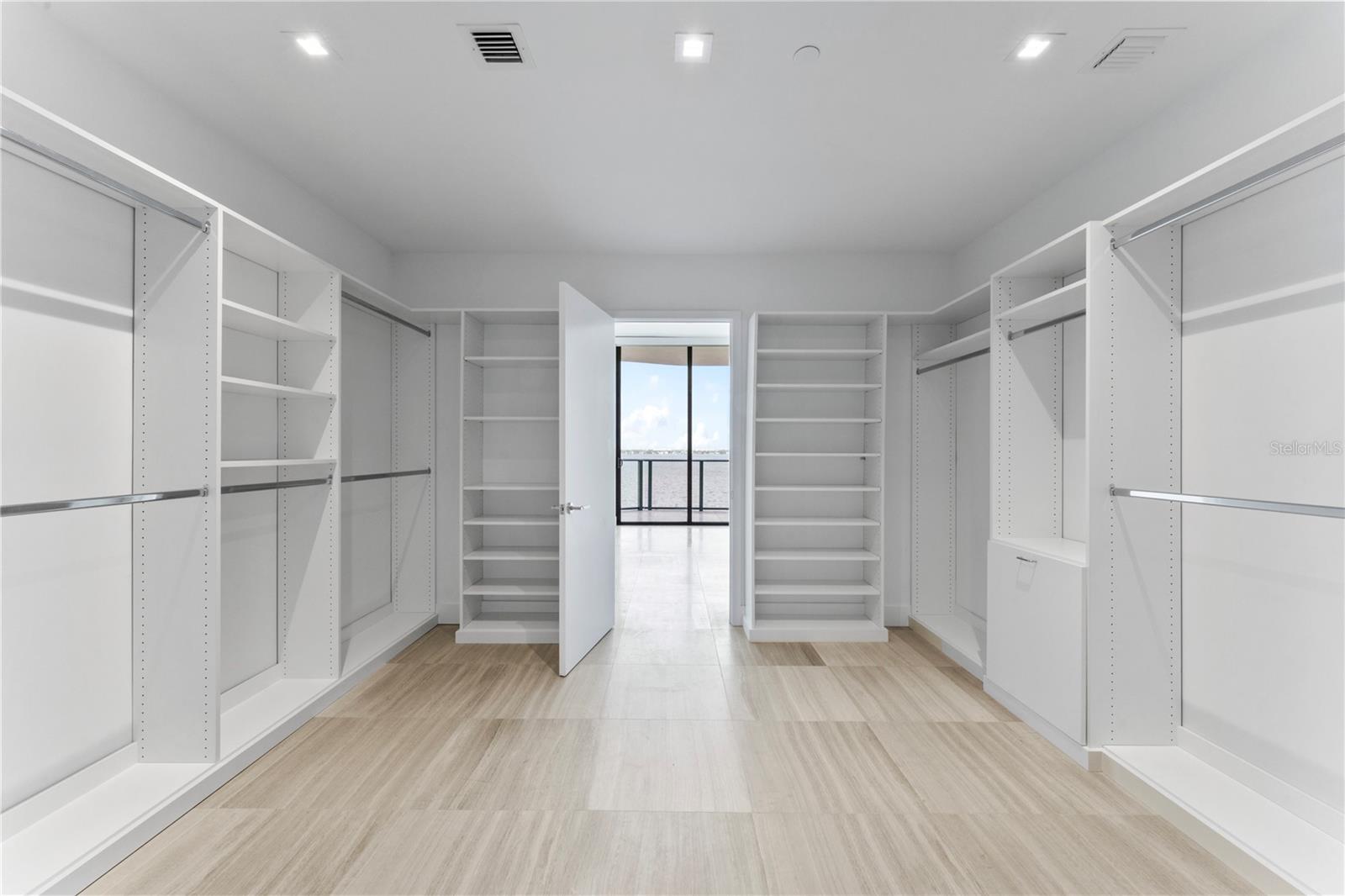 2912 W SANTIAGO ST #703