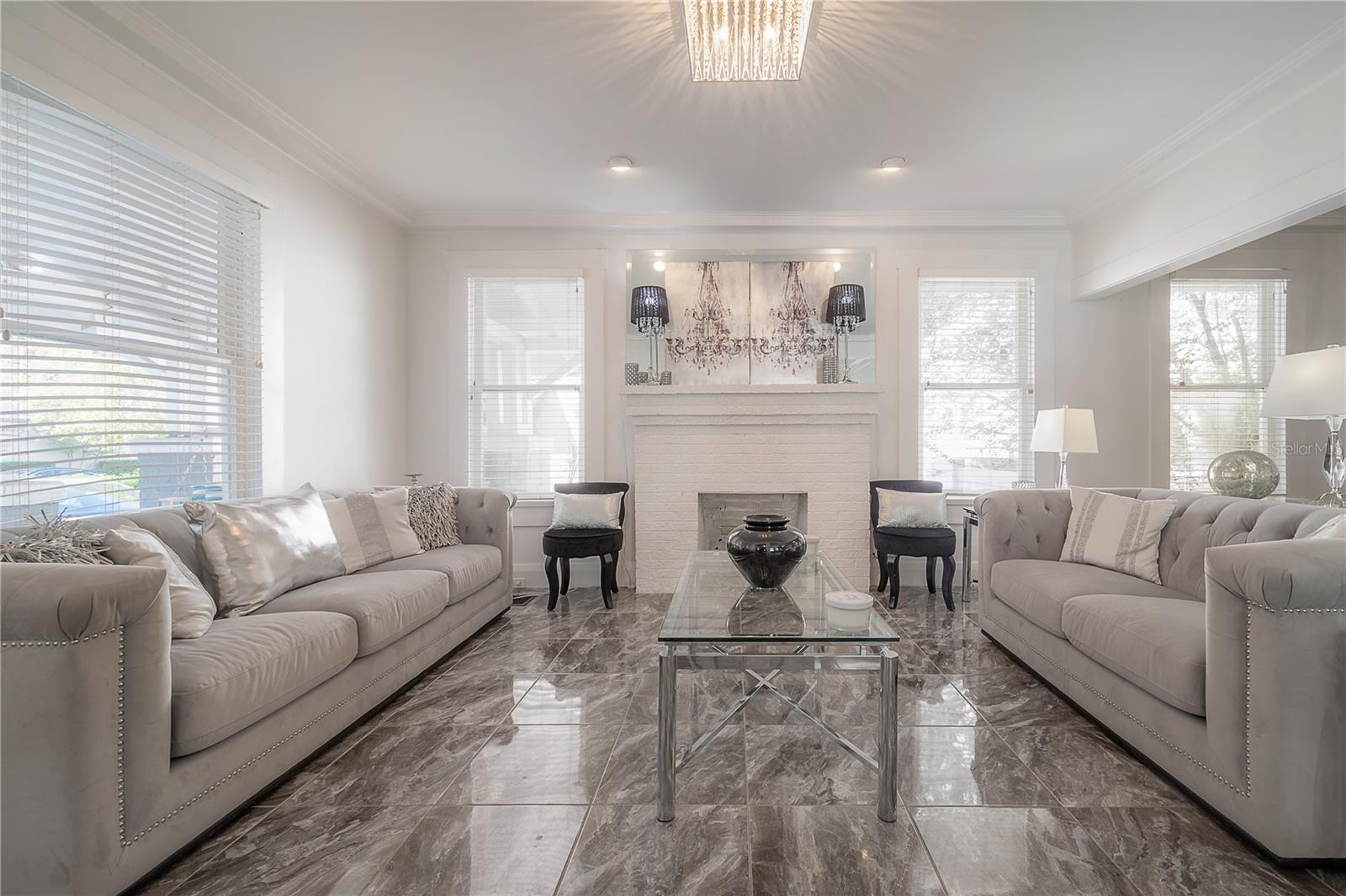 2921 W EL PRADO BLVD