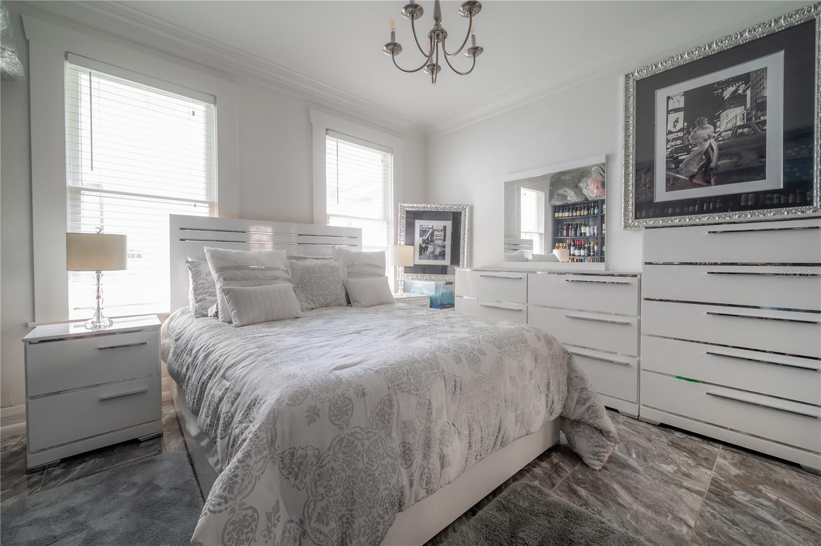 2921 W EL PRADO BLVD