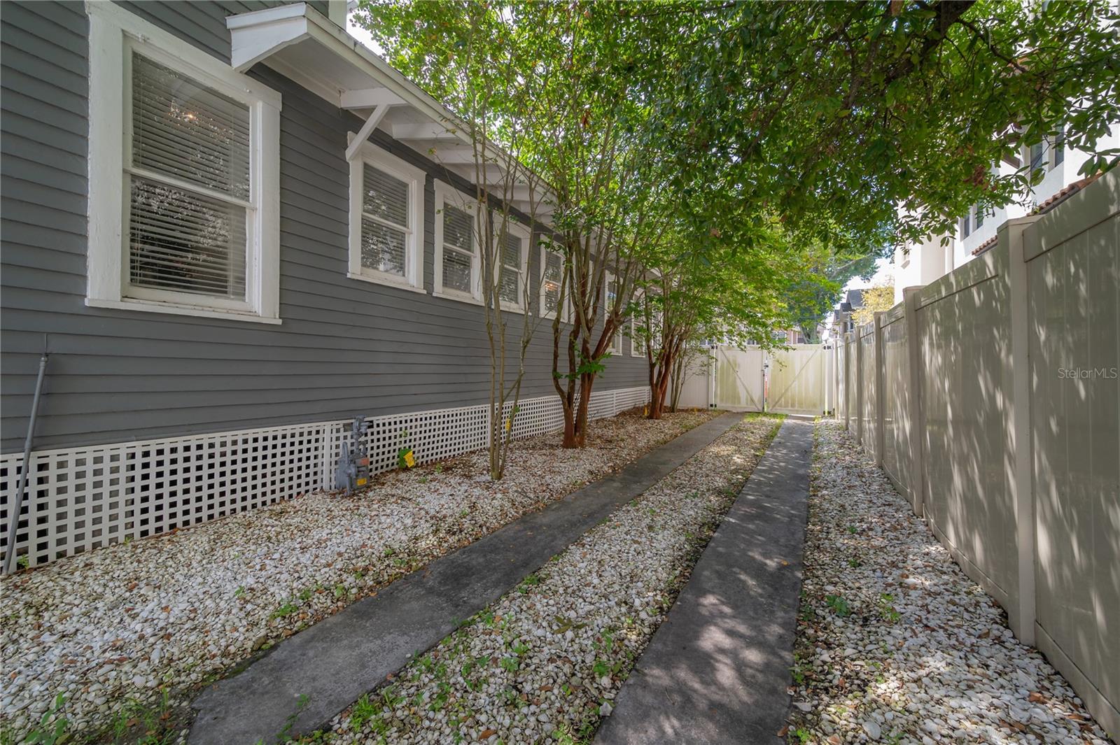 2921 W EL PRADO BLVD