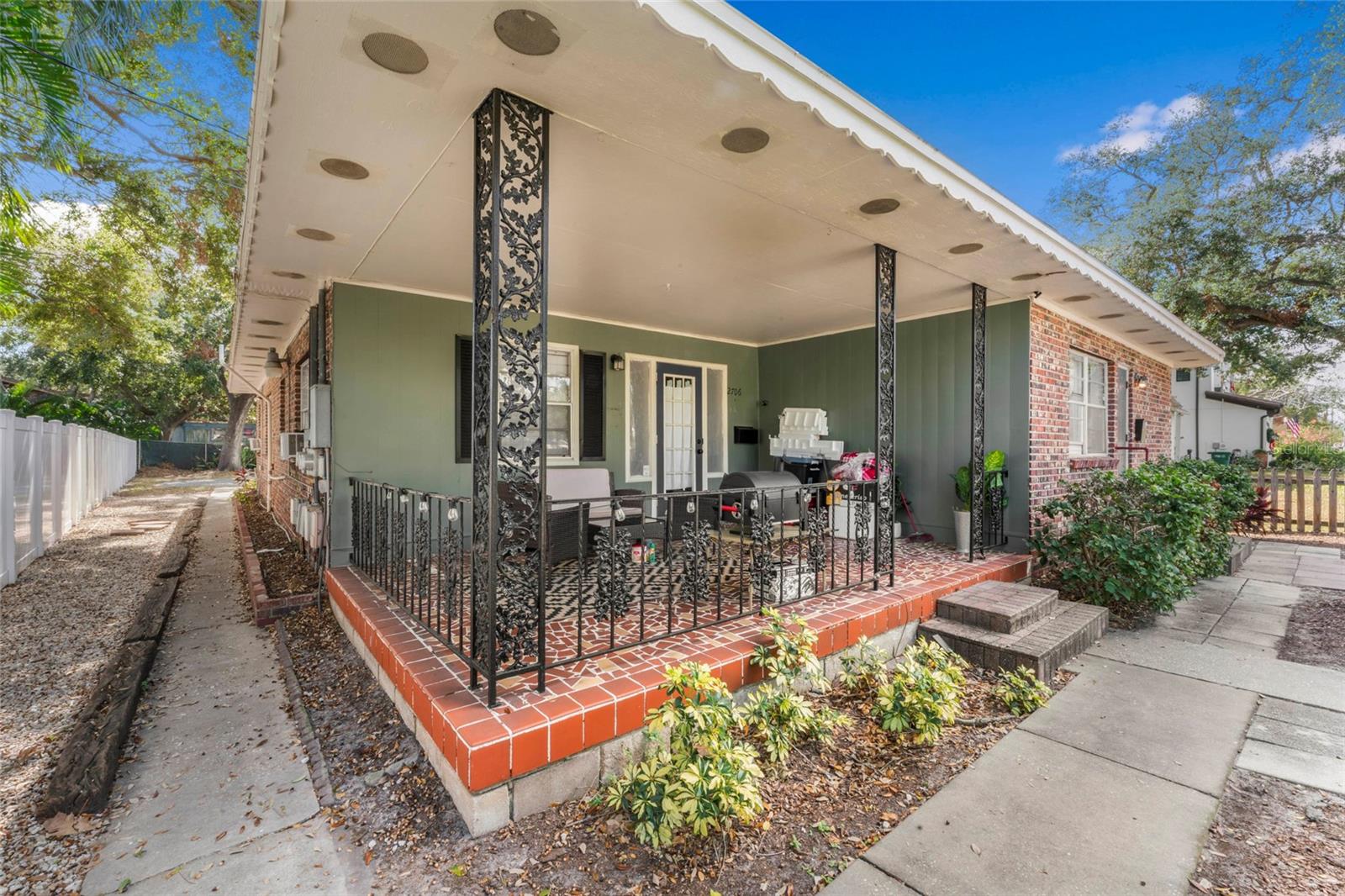 2706 W TYSON AVE