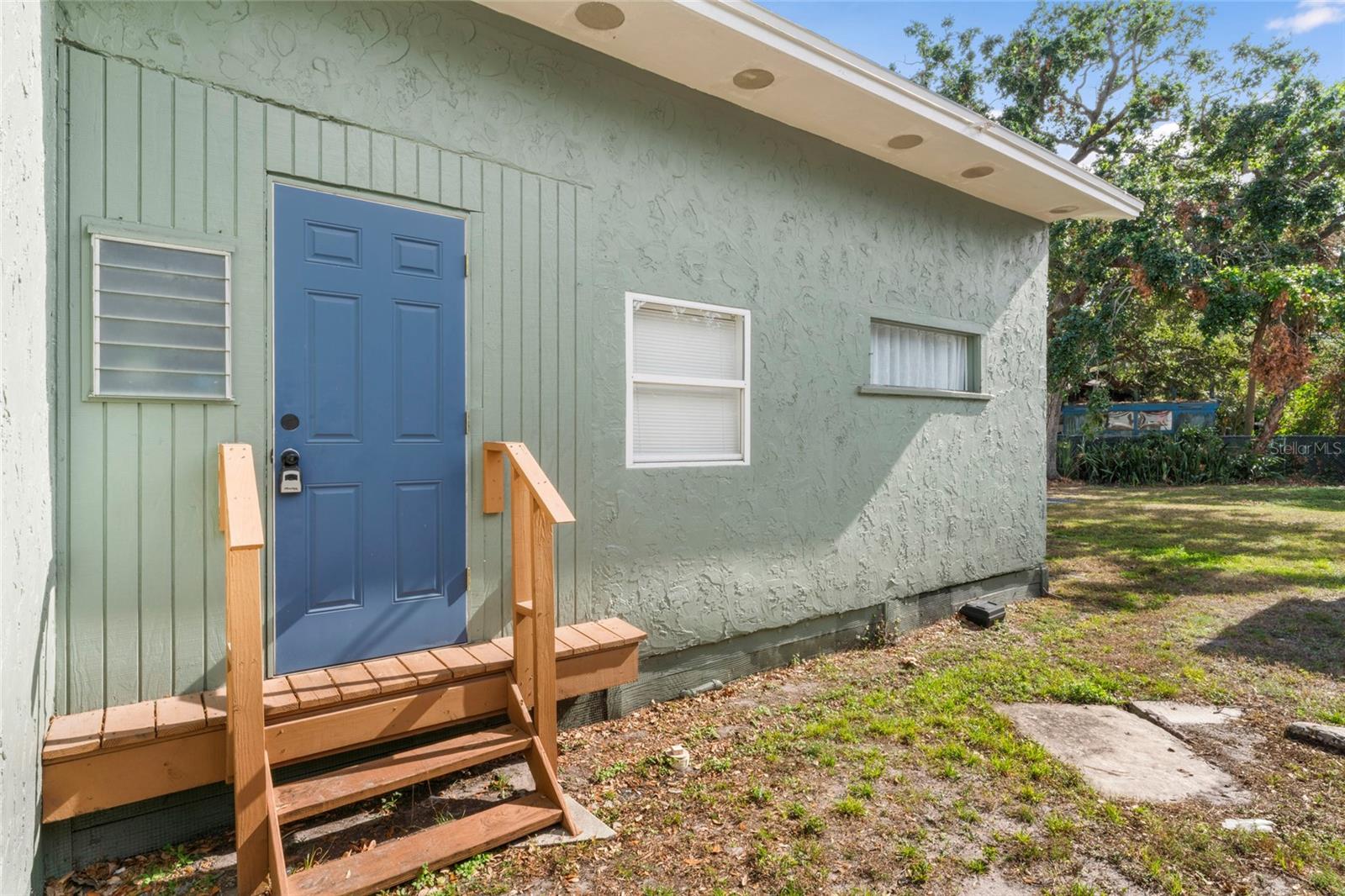 2706 W TYSON AVE
