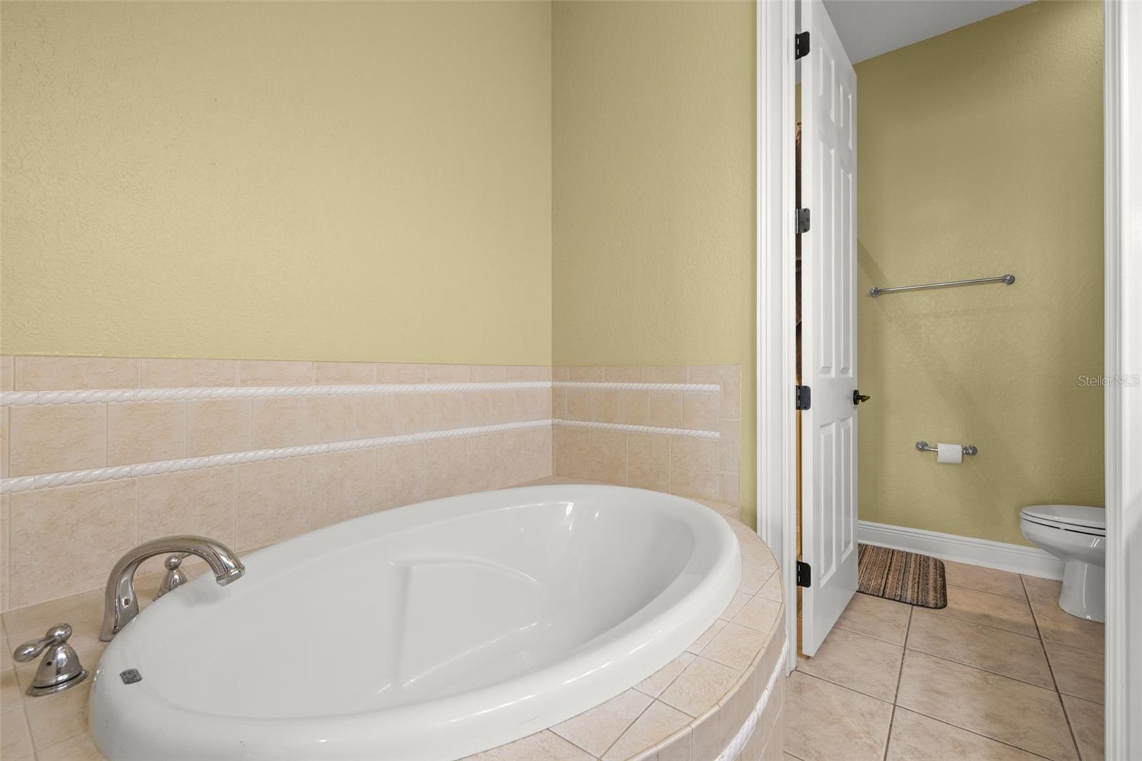 6002 YEATS MANOR DR #101