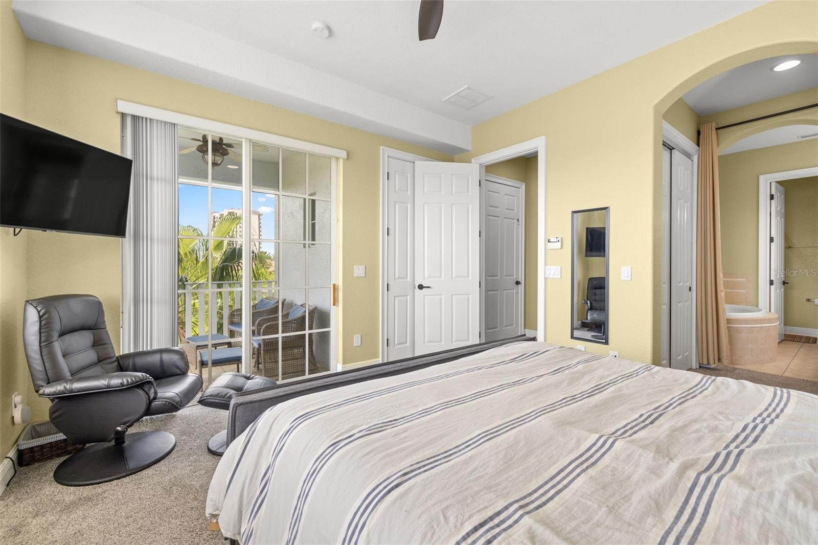 6002 YEATS MANOR DR #101