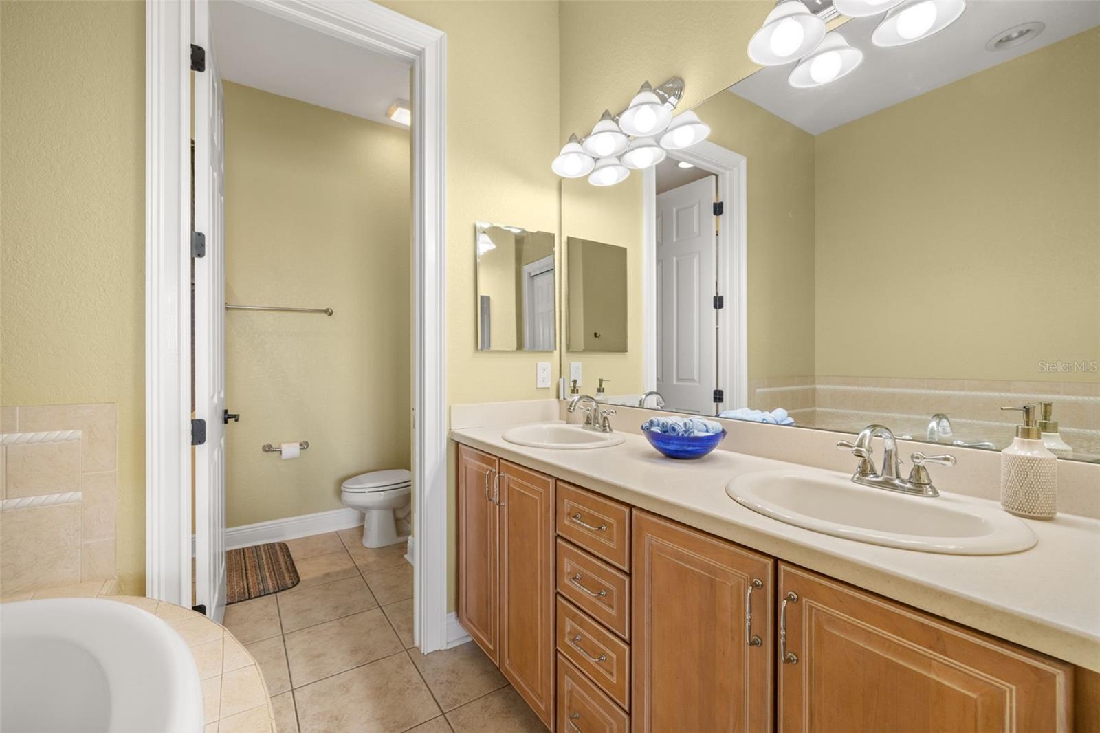 6002 YEATS MANOR DR #101