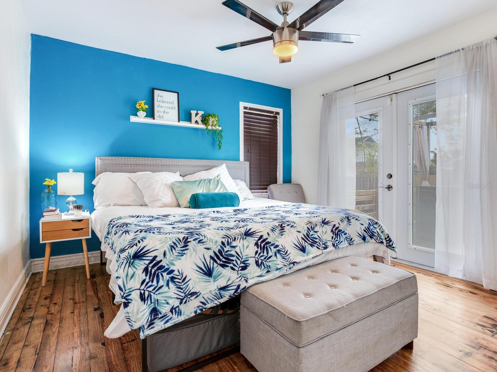 809 E NEW ORLEANS AVE