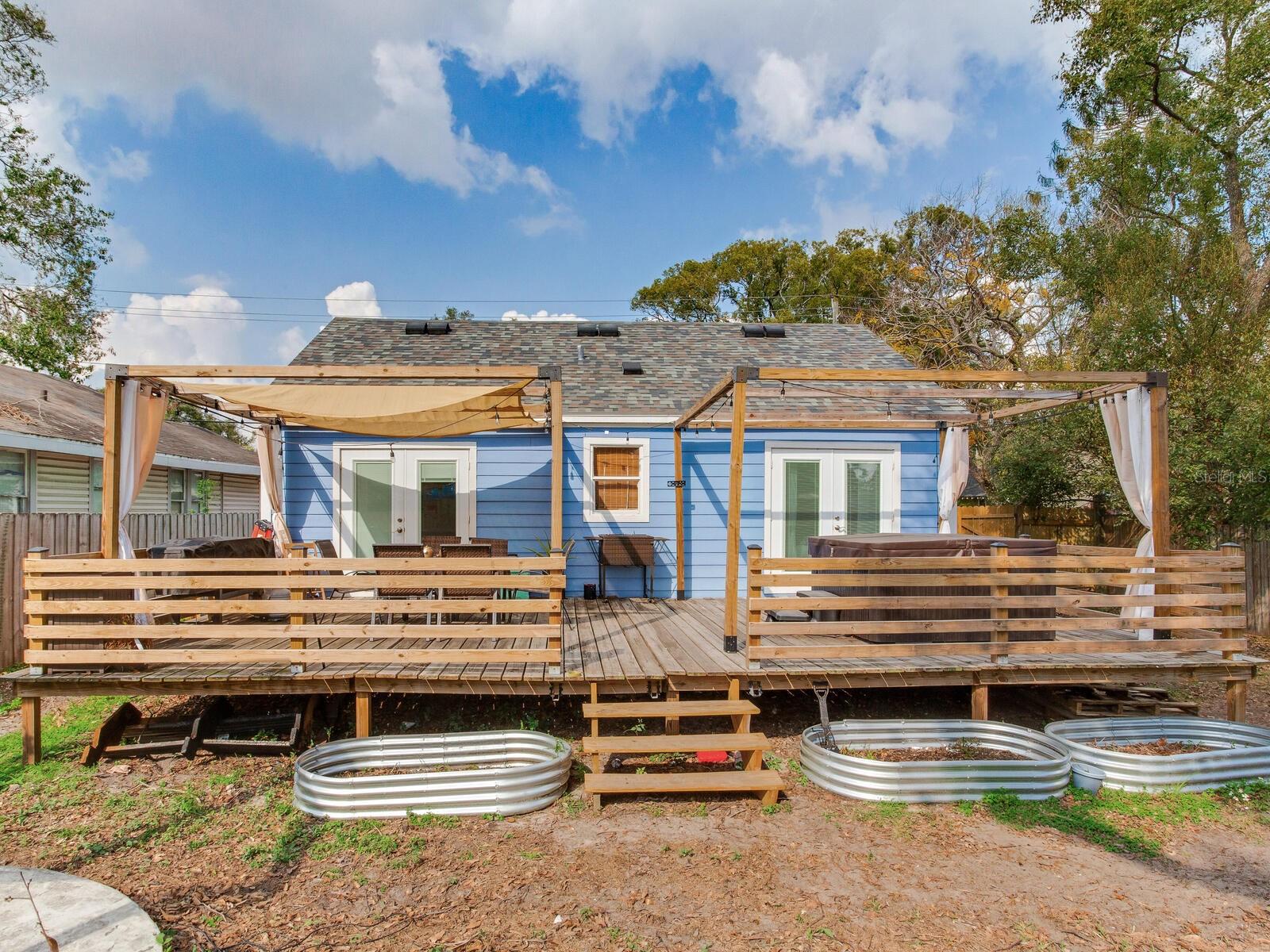 809 E NEW ORLEANS AVE