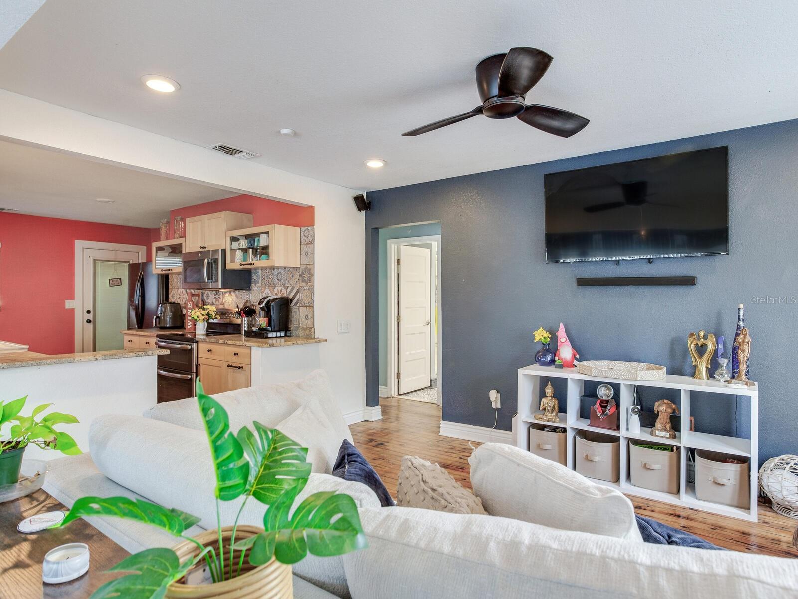 809 E NEW ORLEANS AVE