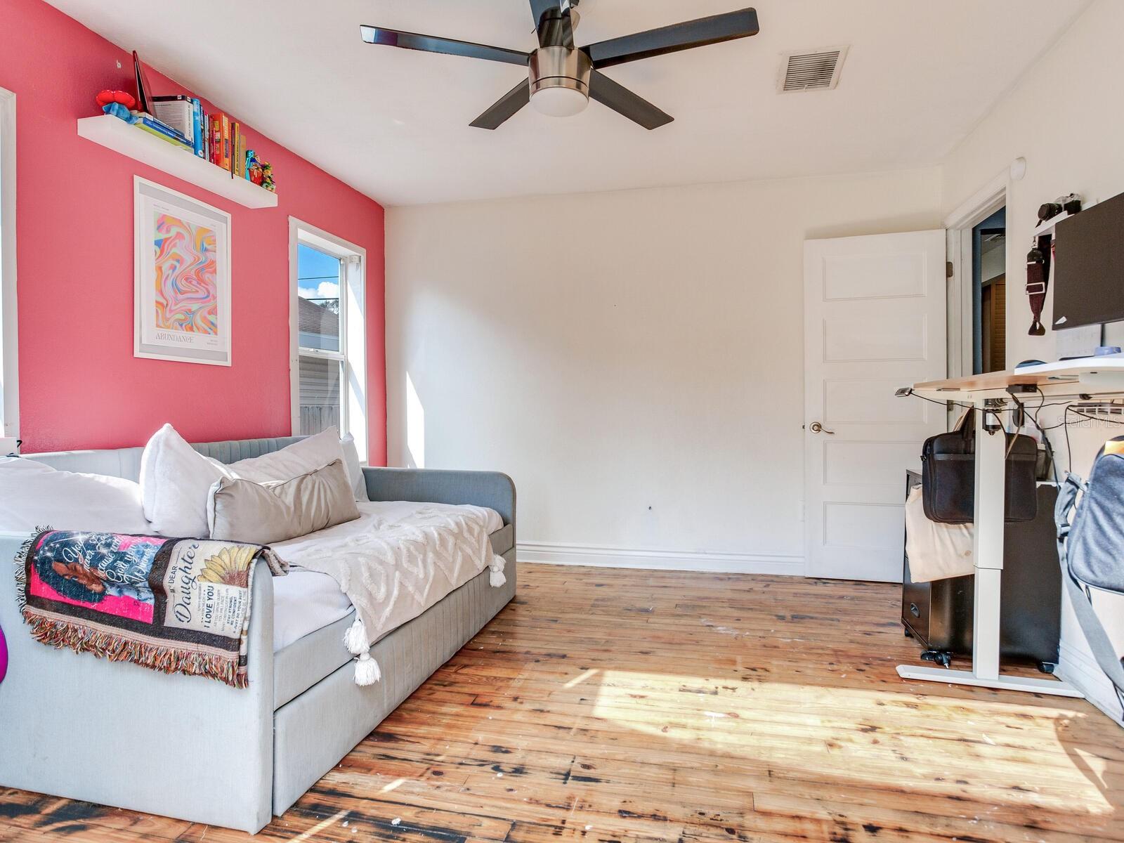 809 E NEW ORLEANS AVE