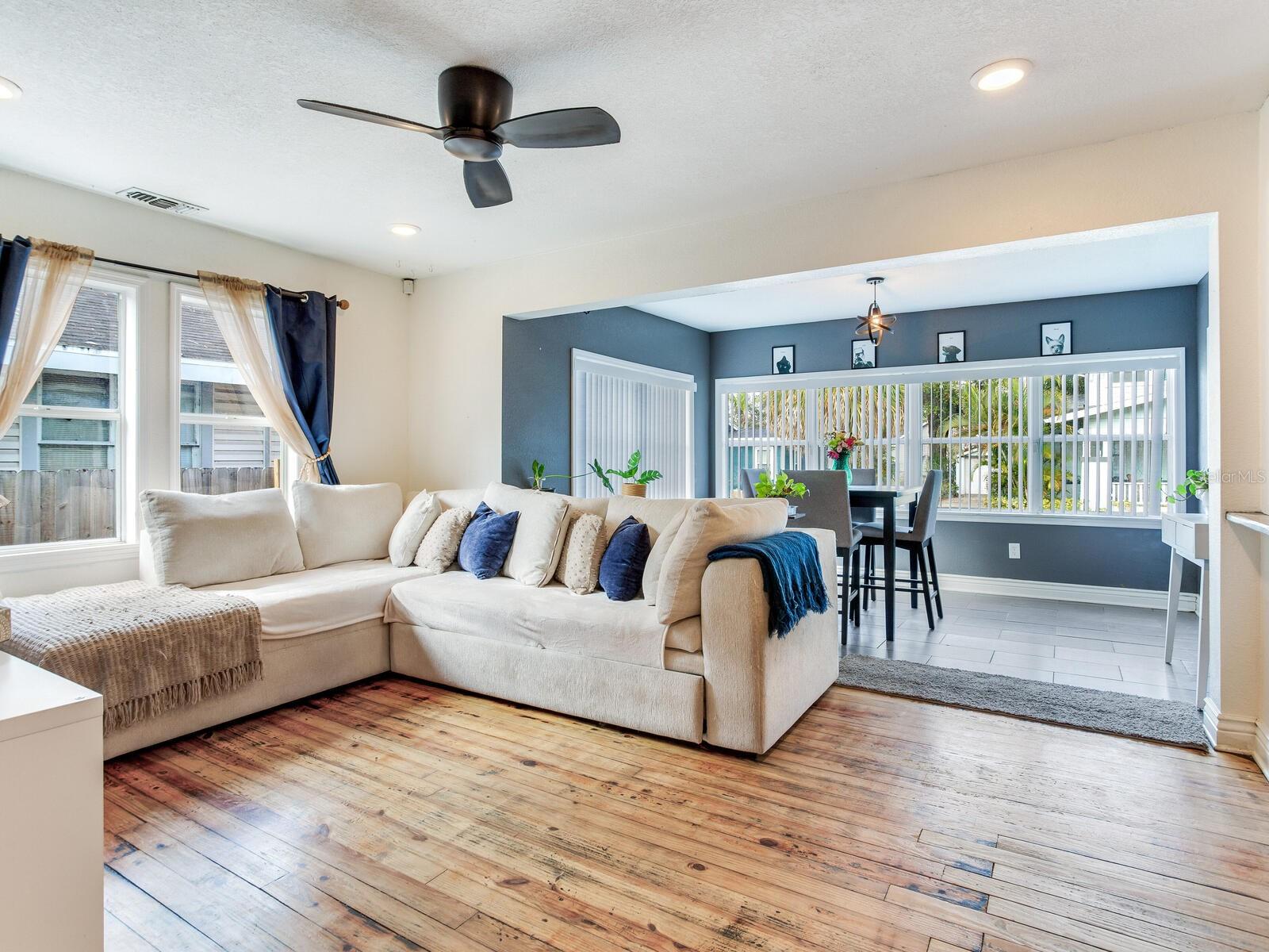 809 E NEW ORLEANS AVE