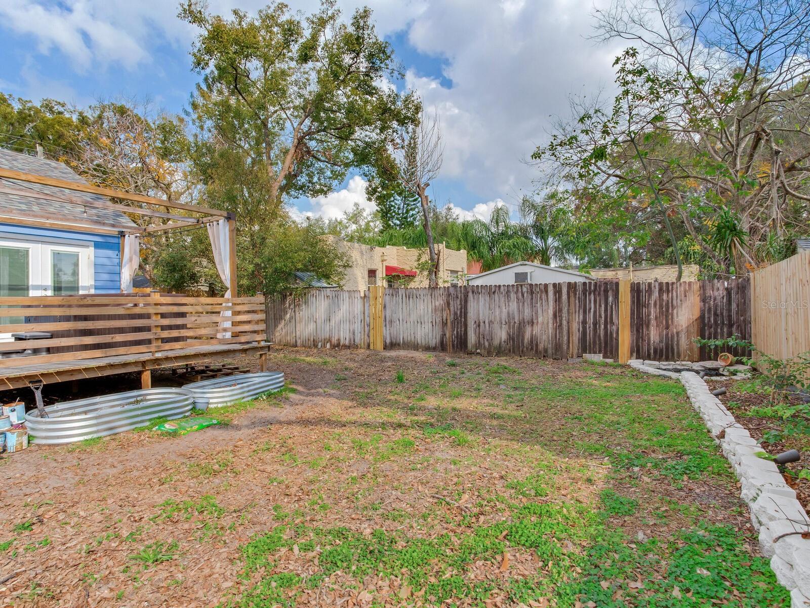 809 E NEW ORLEANS AVE
