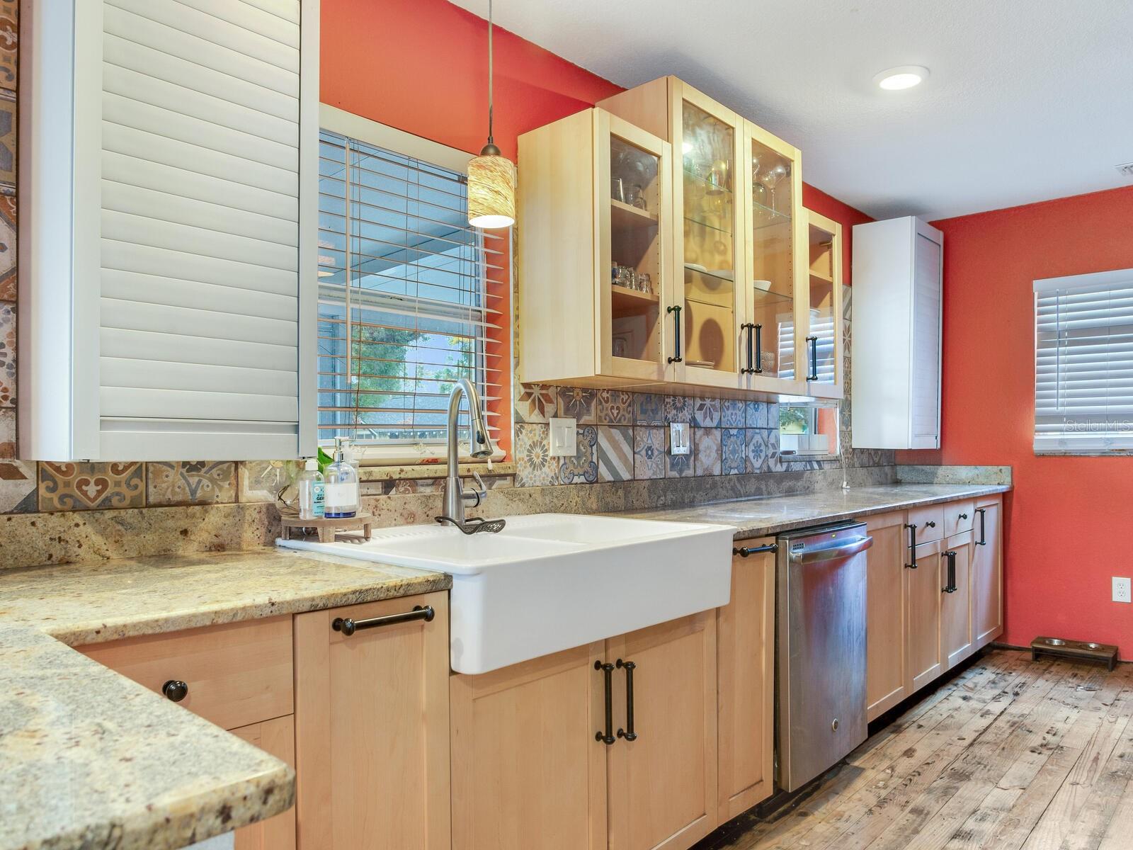 809 E NEW ORLEANS AVE