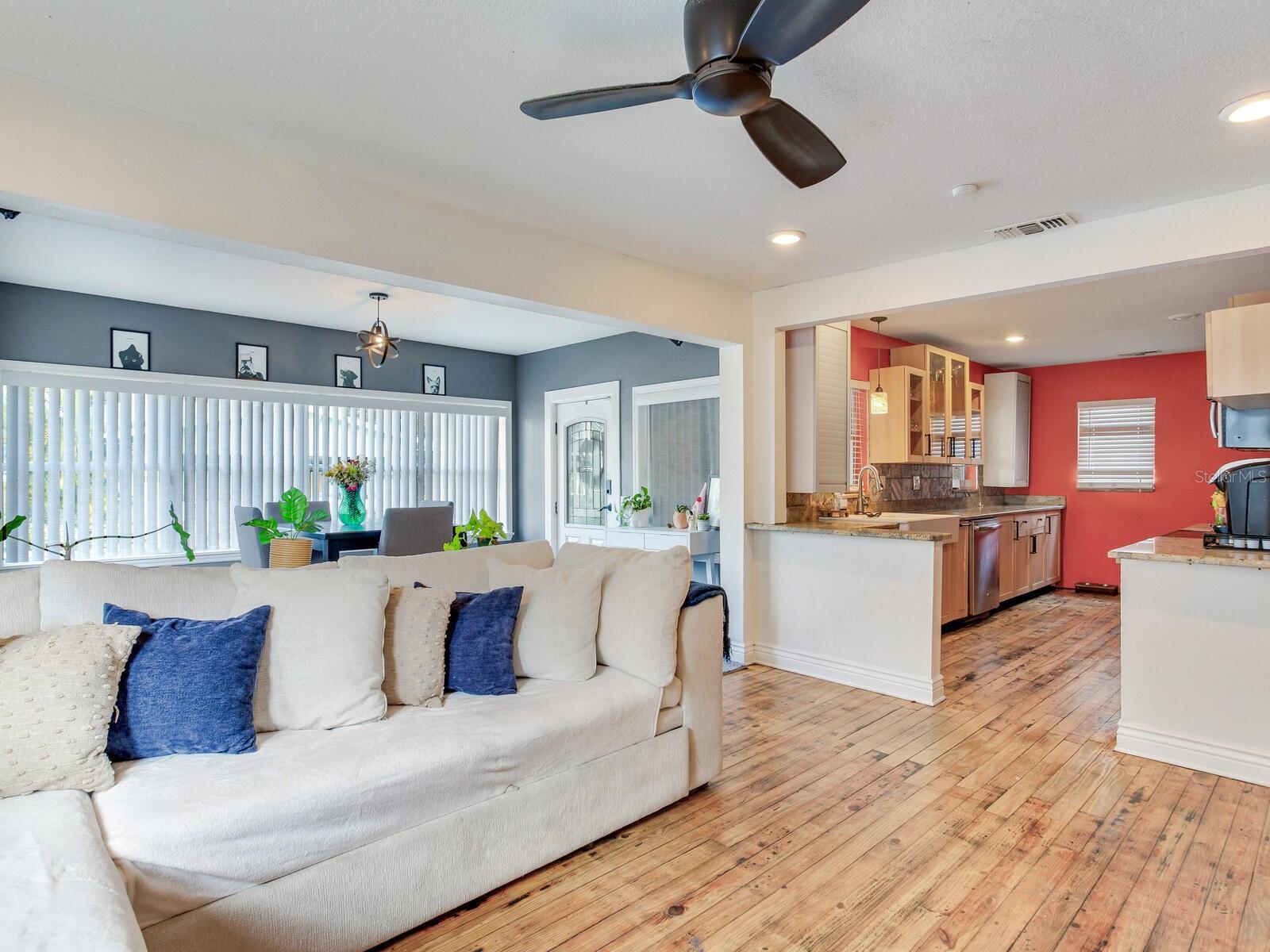 809 E NEW ORLEANS AVE