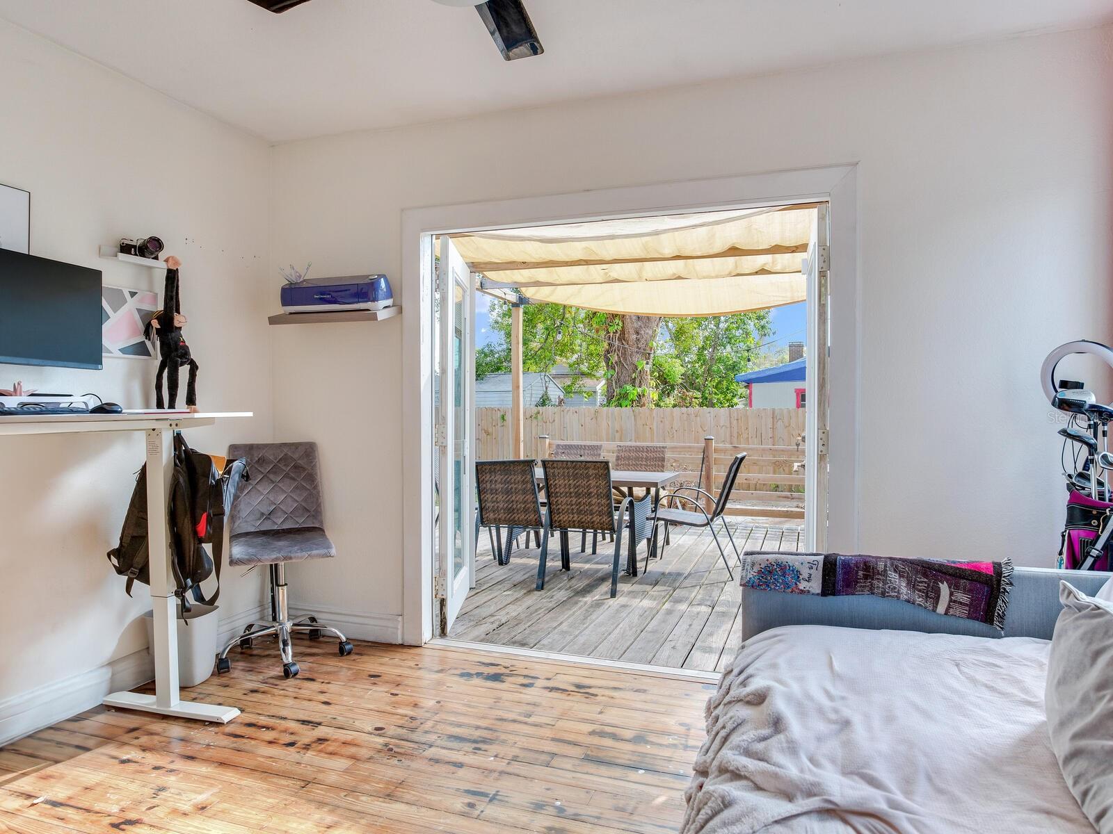 809 E NEW ORLEANS AVE