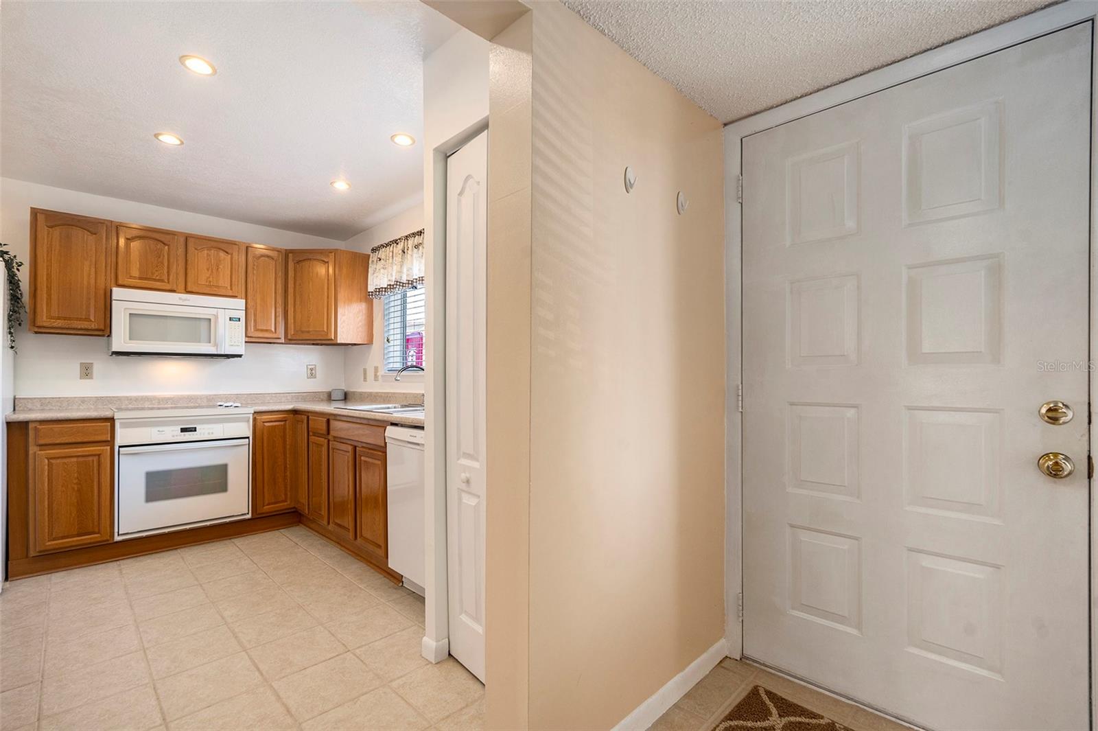 6311 NEWTOWN CIR #11B2
