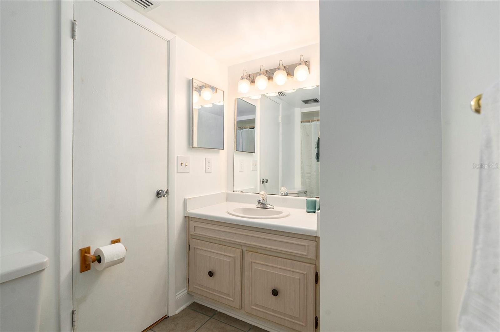 6311 NEWTOWN CIR #11B2