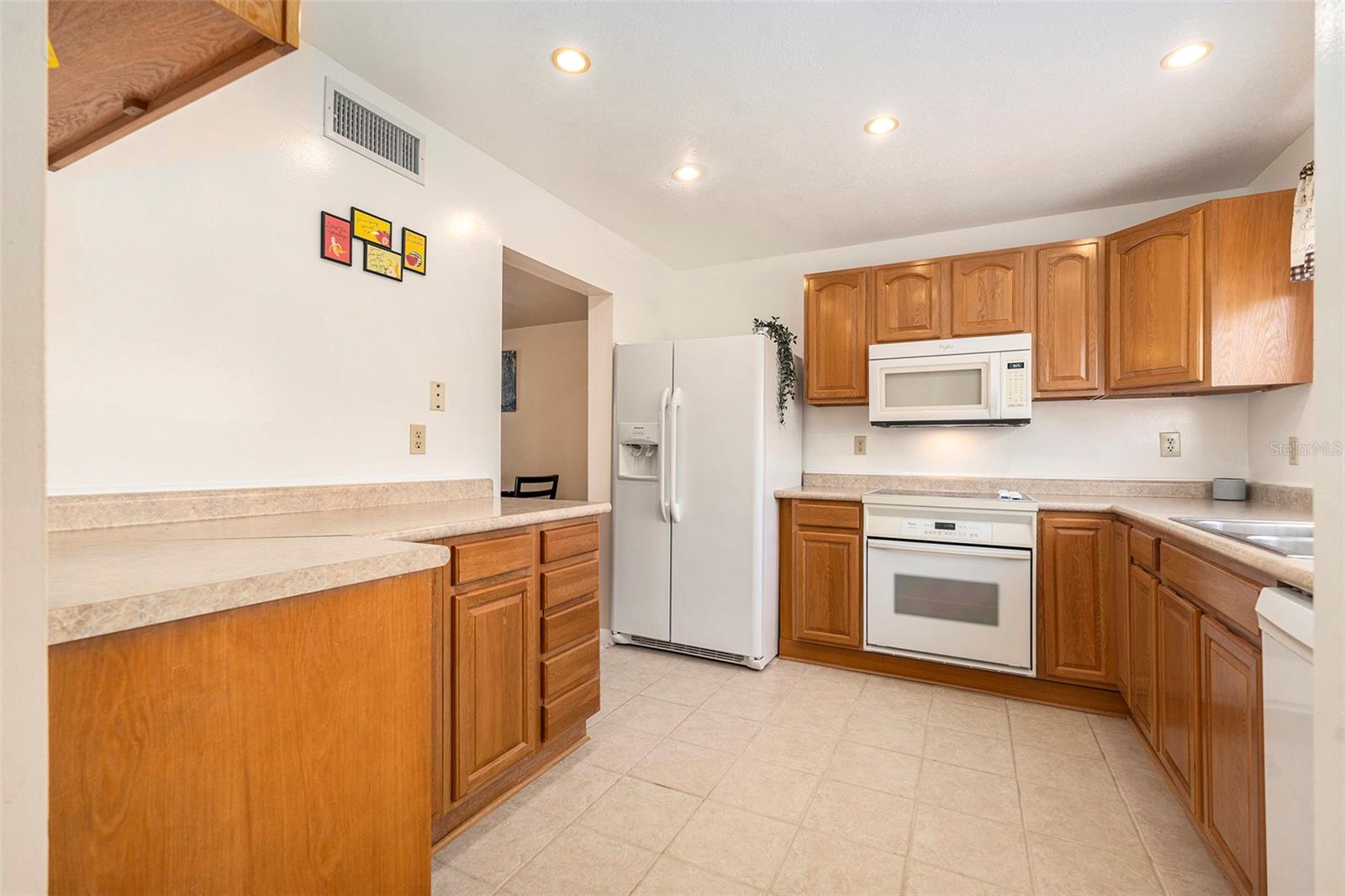 6311 NEWTOWN CIR #11B2