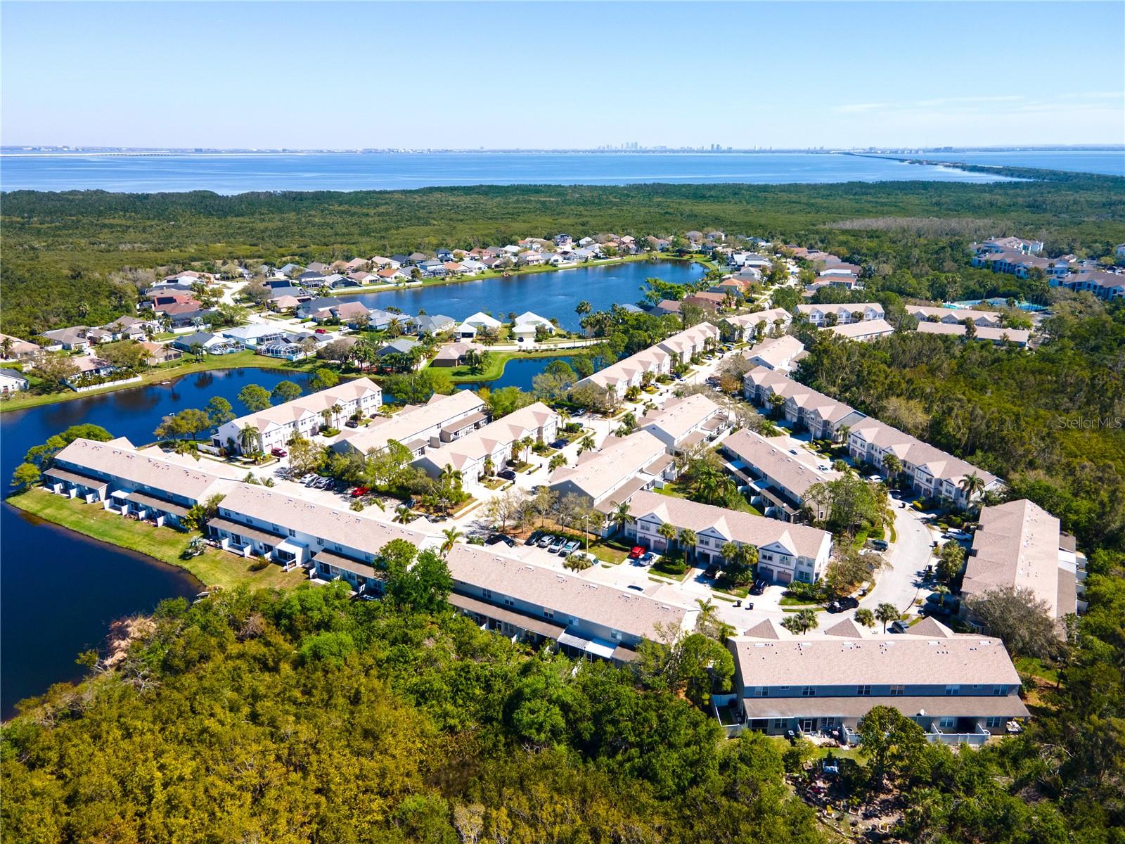 592 BLACK LION DR NE