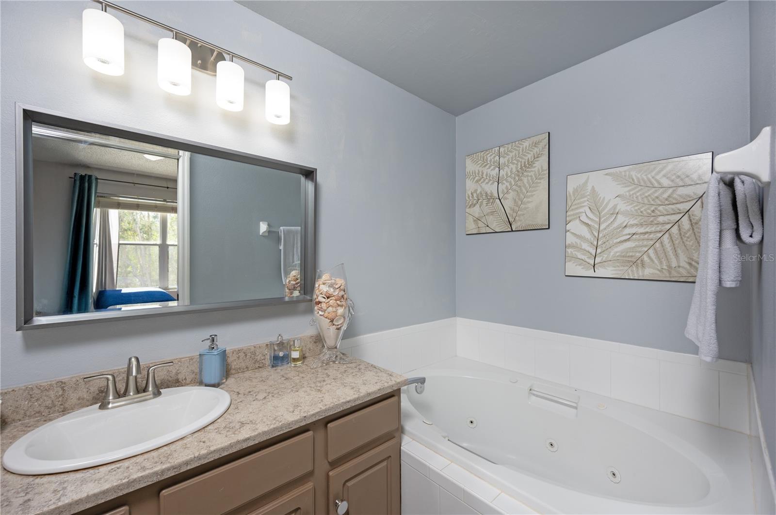 592 BLACK LION DR NE