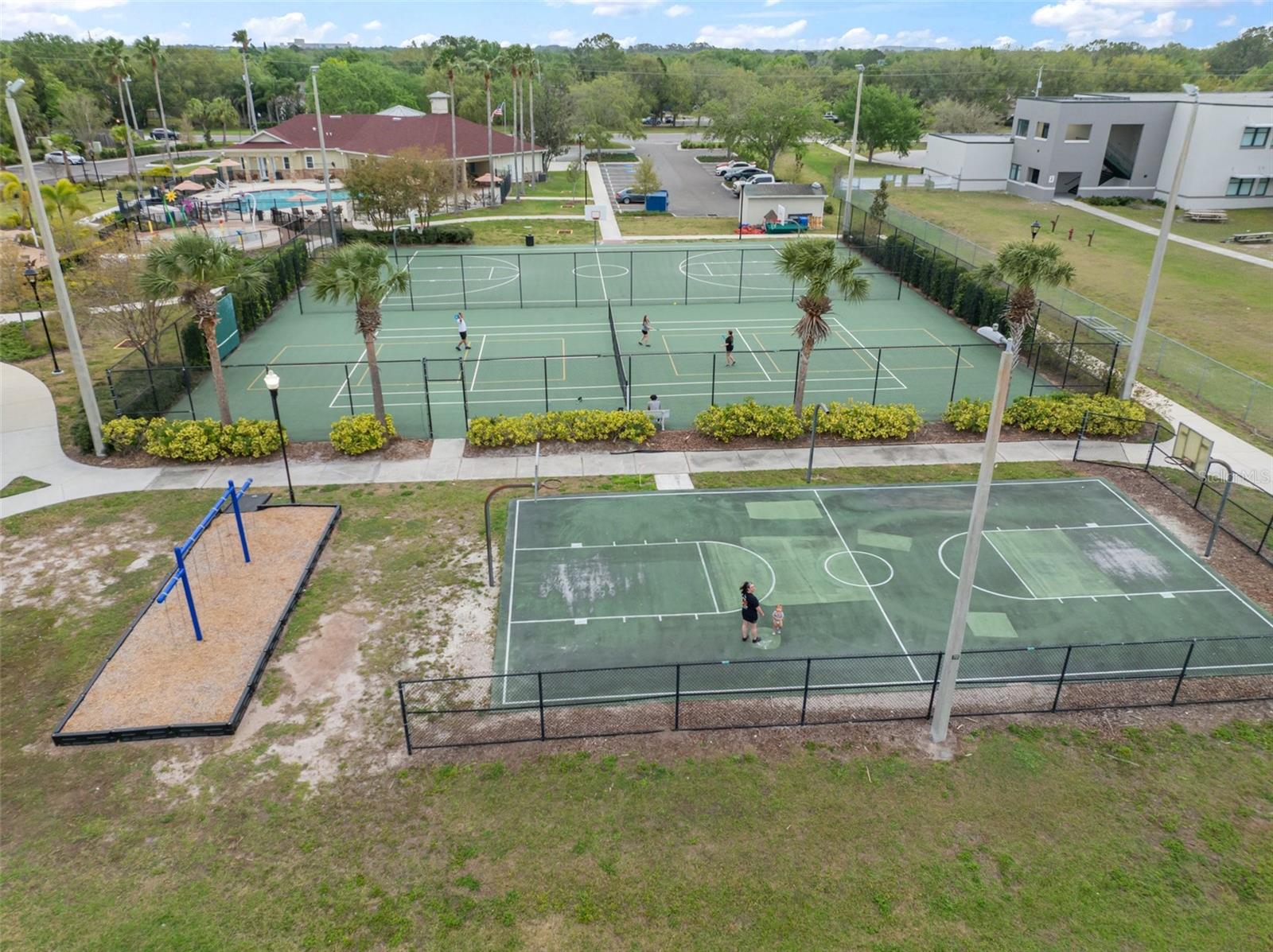 7423 OXFORD GARDEN CIR