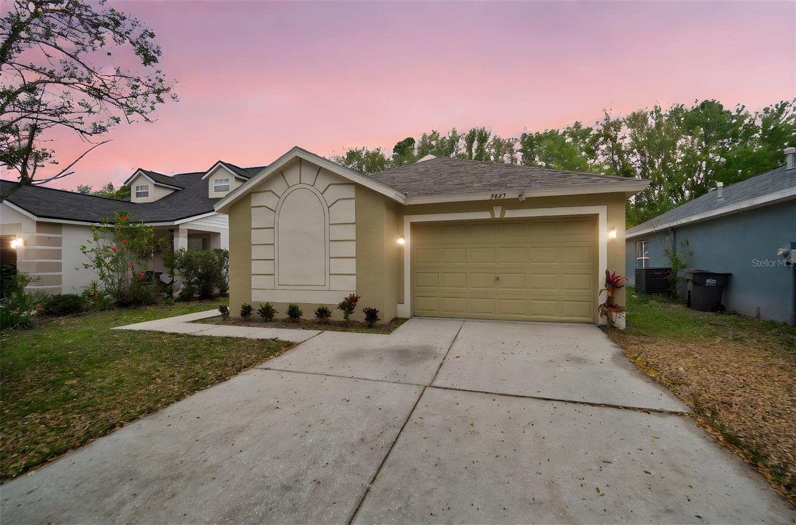 7423 OXFORD GARDEN CIR