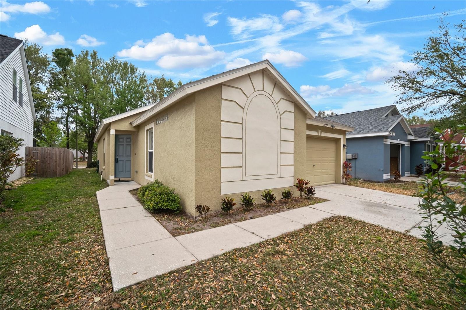 7423 OXFORD GARDEN CIR