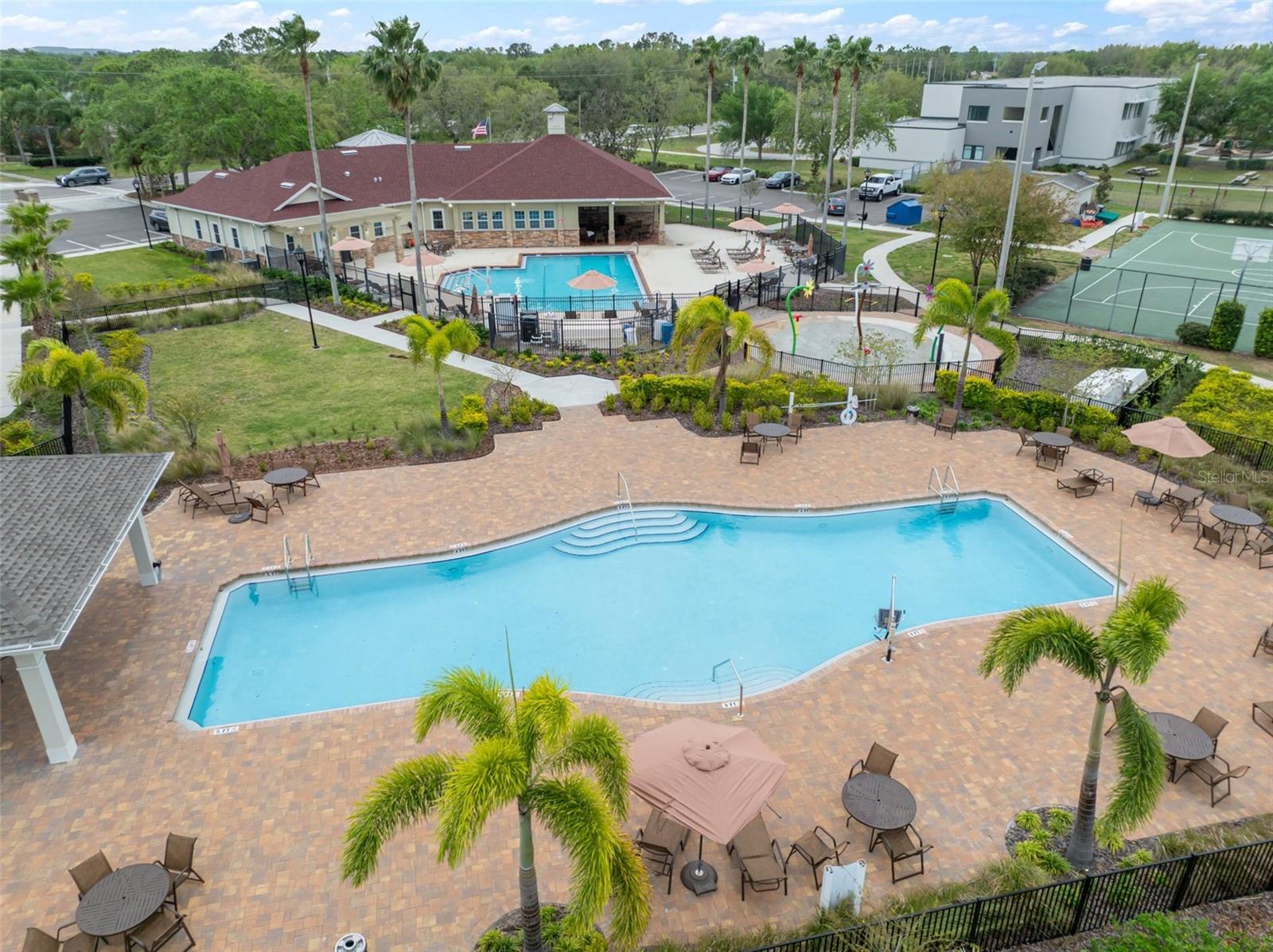 7423 OXFORD GARDEN CIR