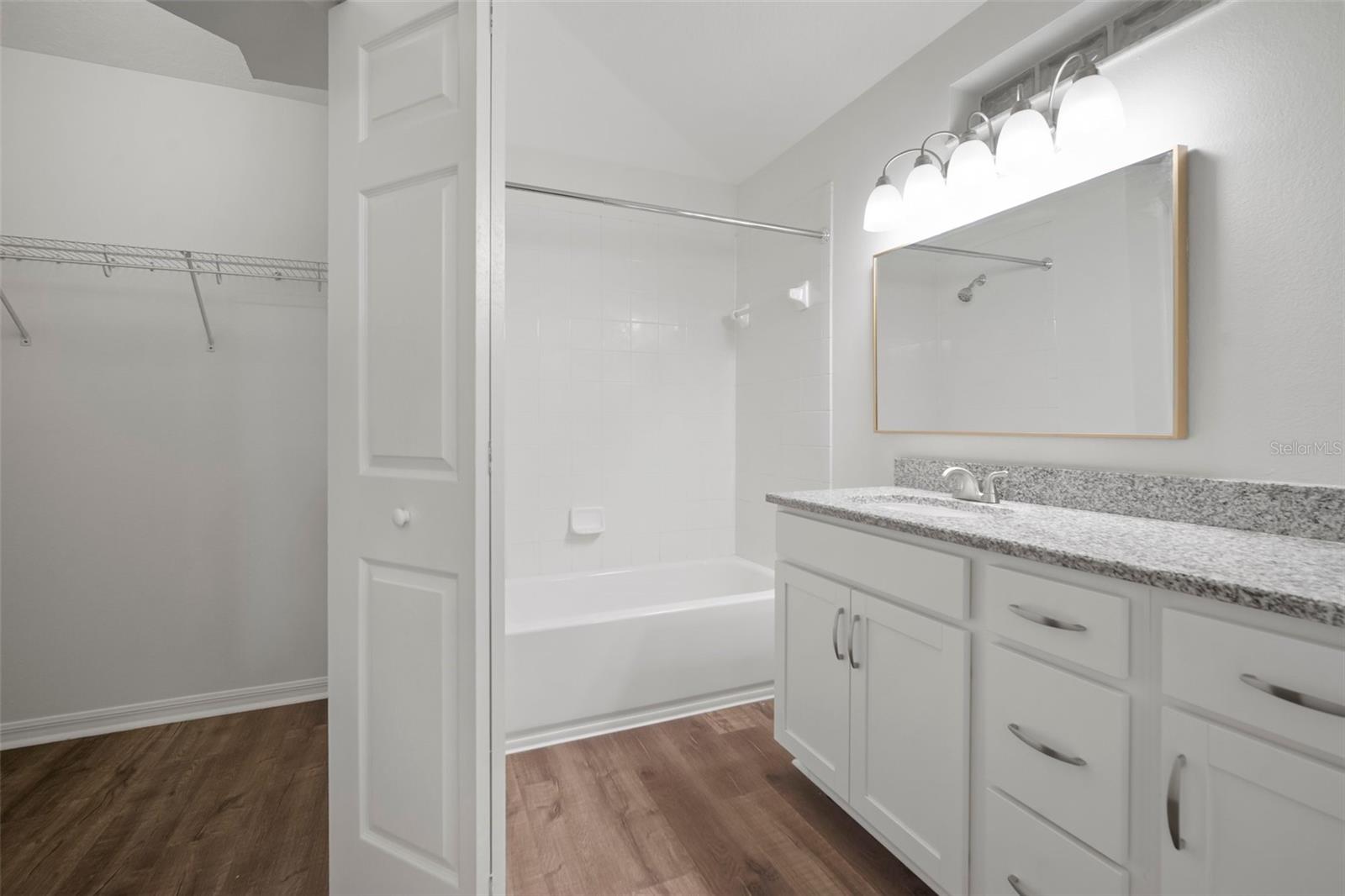 7423 OXFORD GARDEN CIR