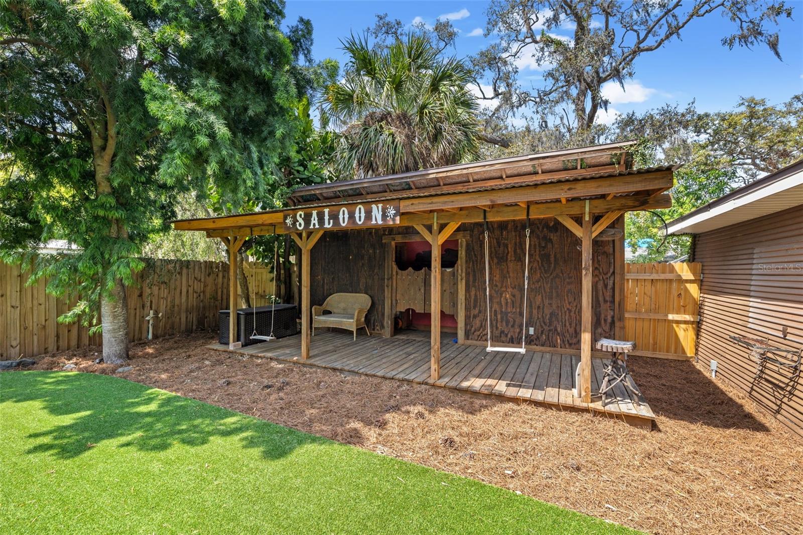 910 E SHADOWLAWN AVE