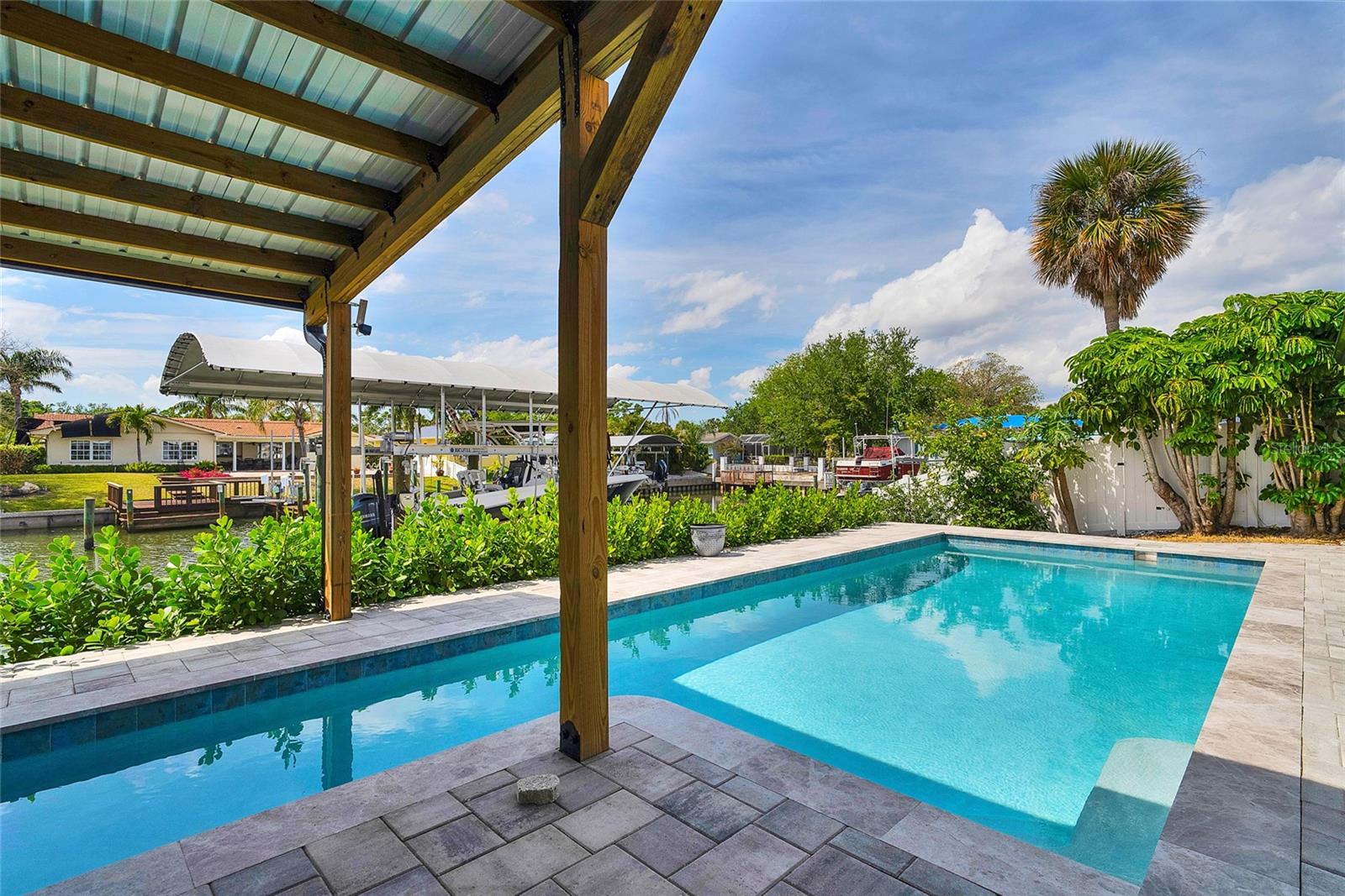 3944 DORAL DR