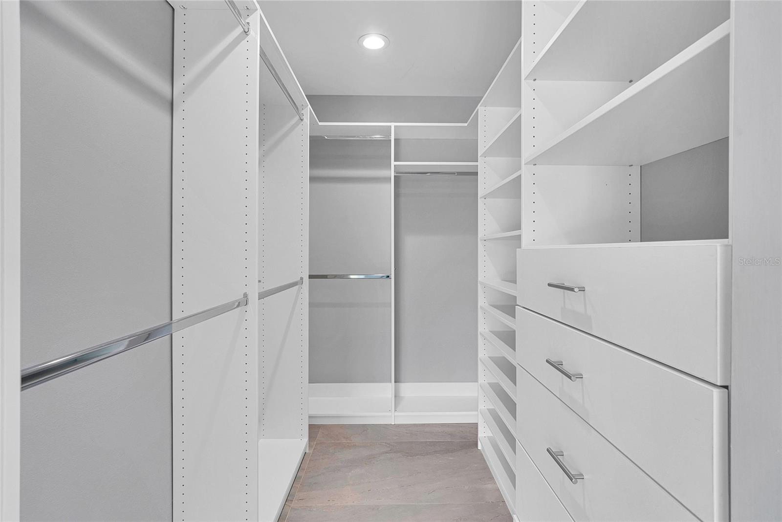 3944 DORAL DR