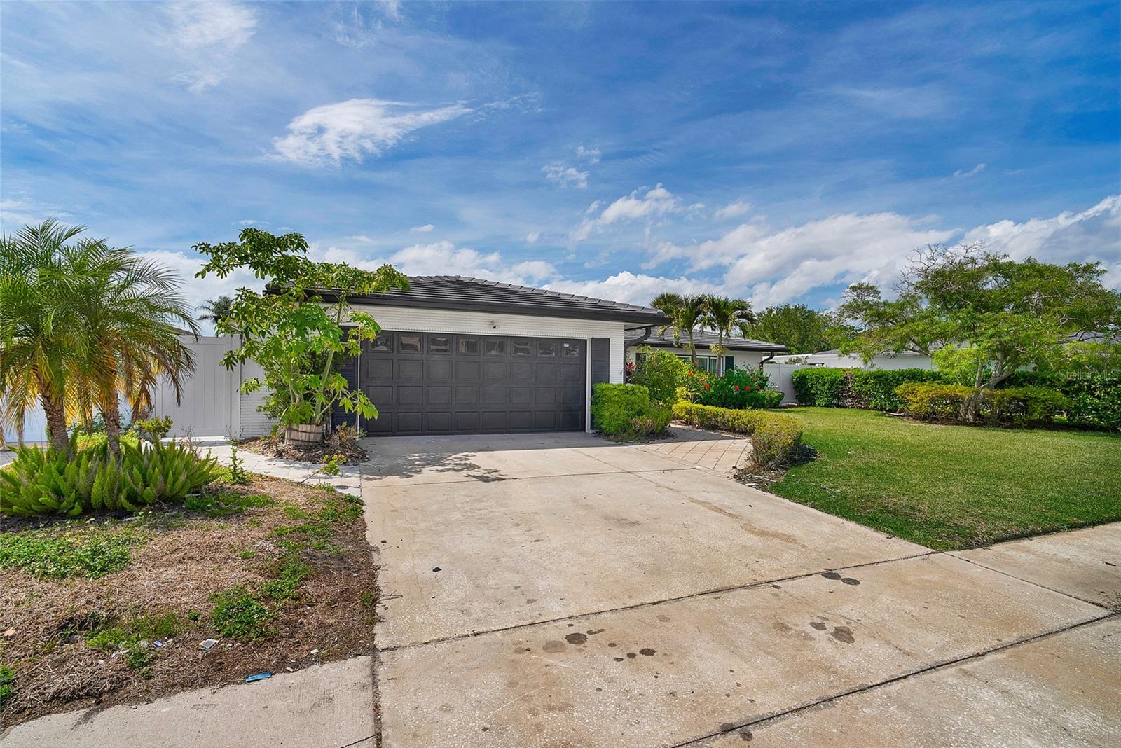 3944 DORAL DR