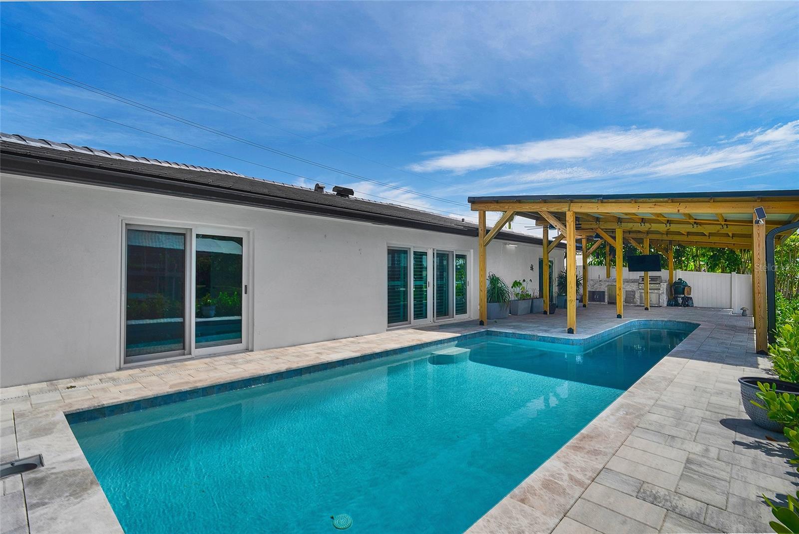 3944 DORAL DR