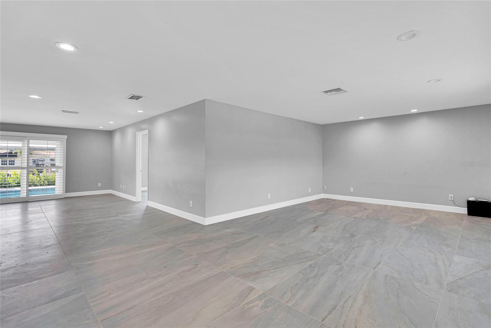 3944 DORAL DR