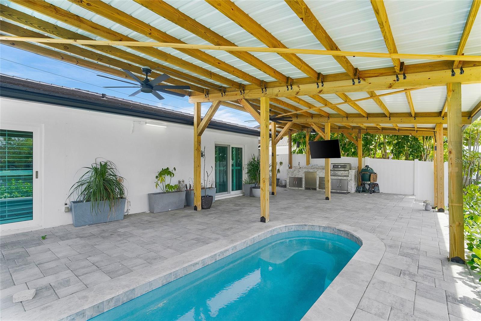 3944 DORAL DR