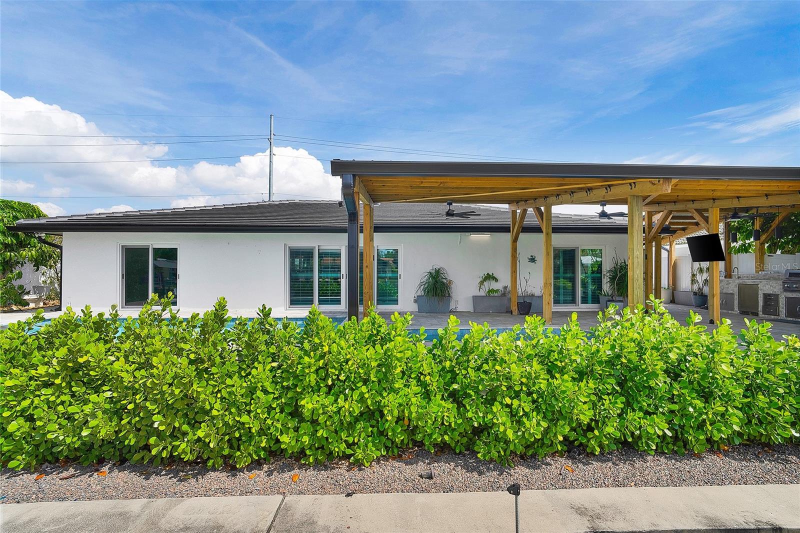 3944 DORAL DR