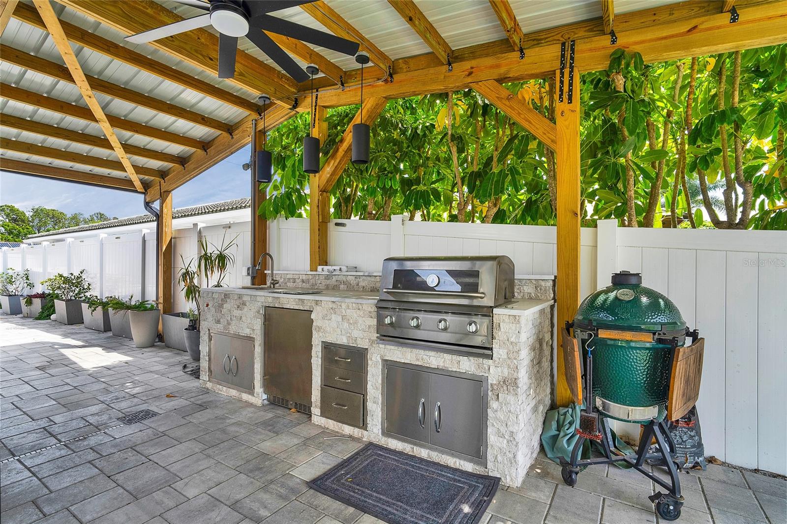 3944 DORAL DR