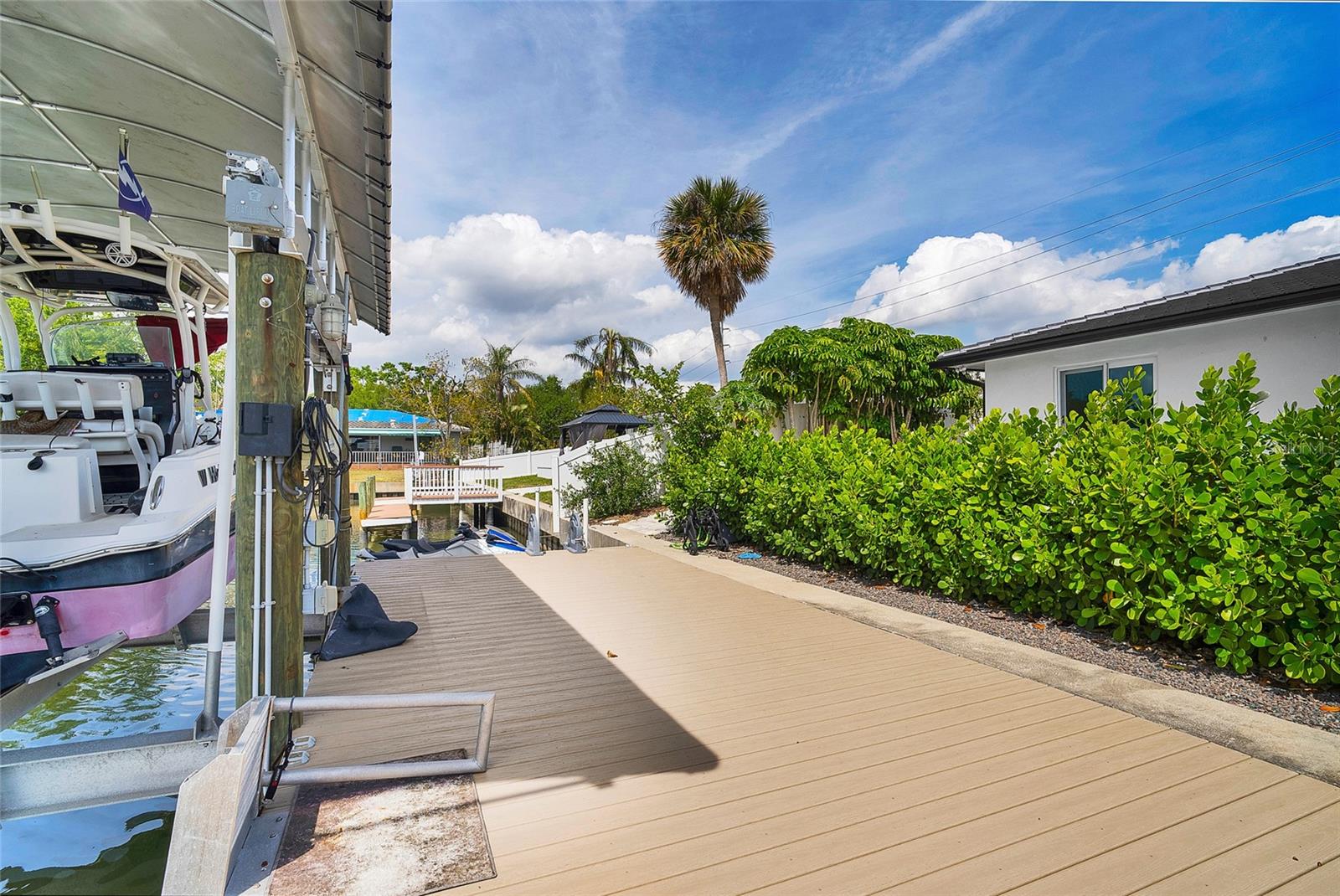 3944 DORAL DR