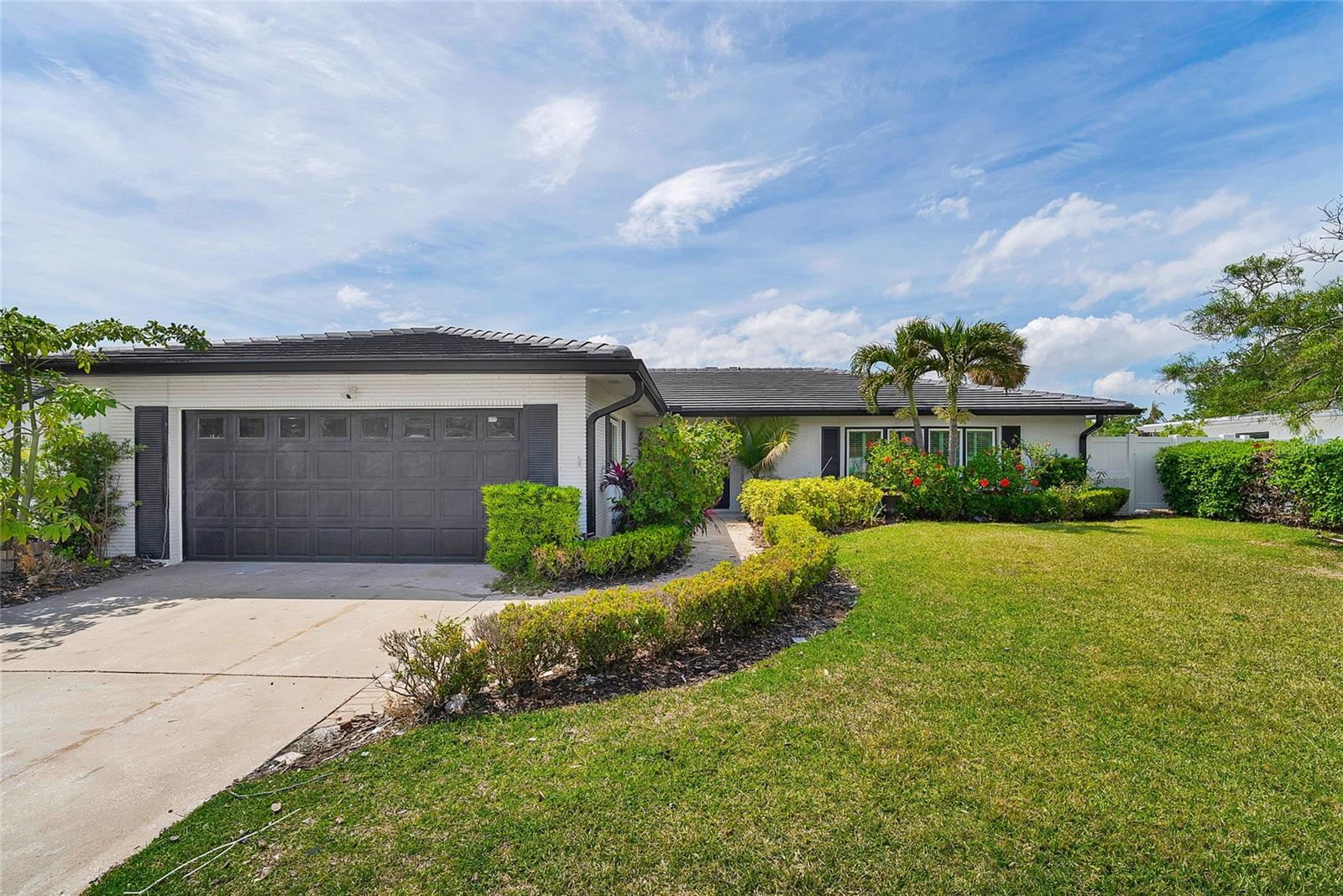 3944 DORAL DR
