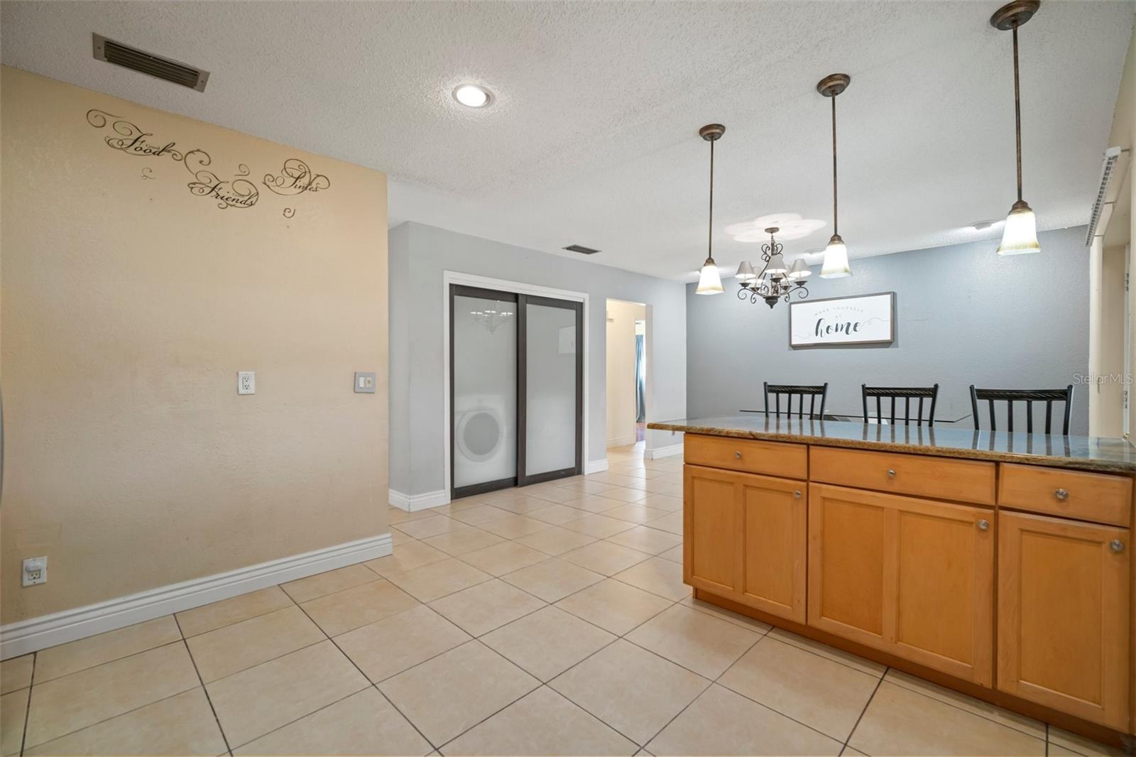 7020 OAKVIEW CIR