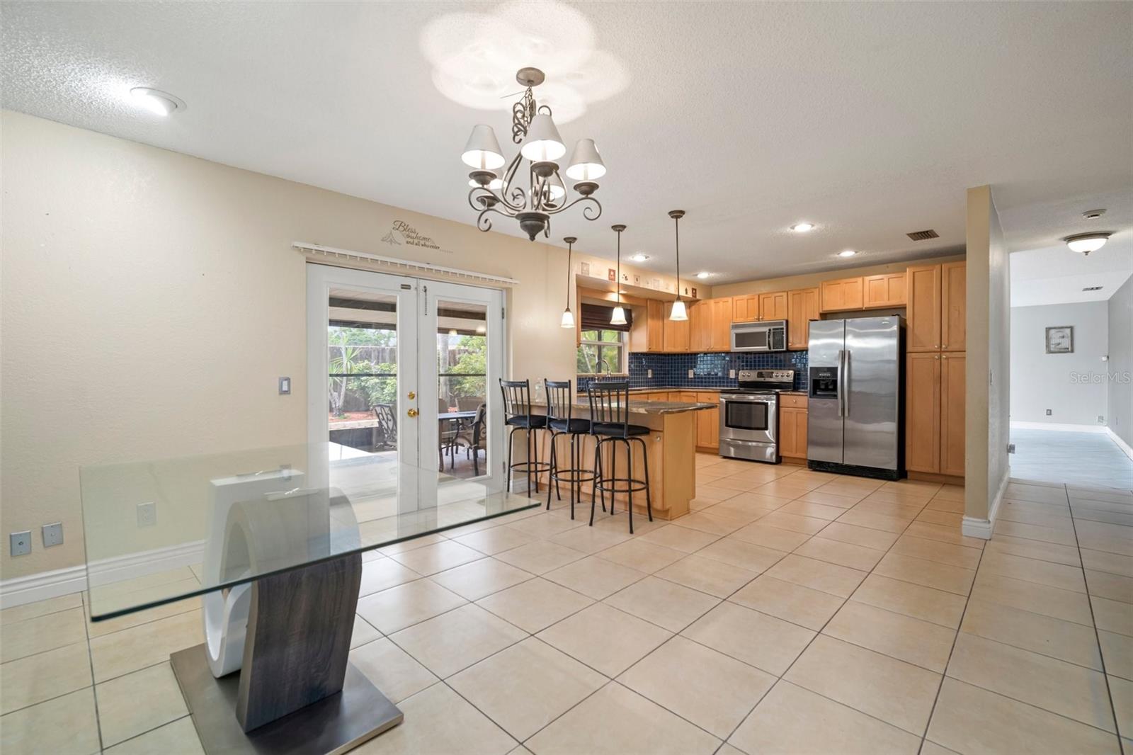 7020 OAKVIEW CIR