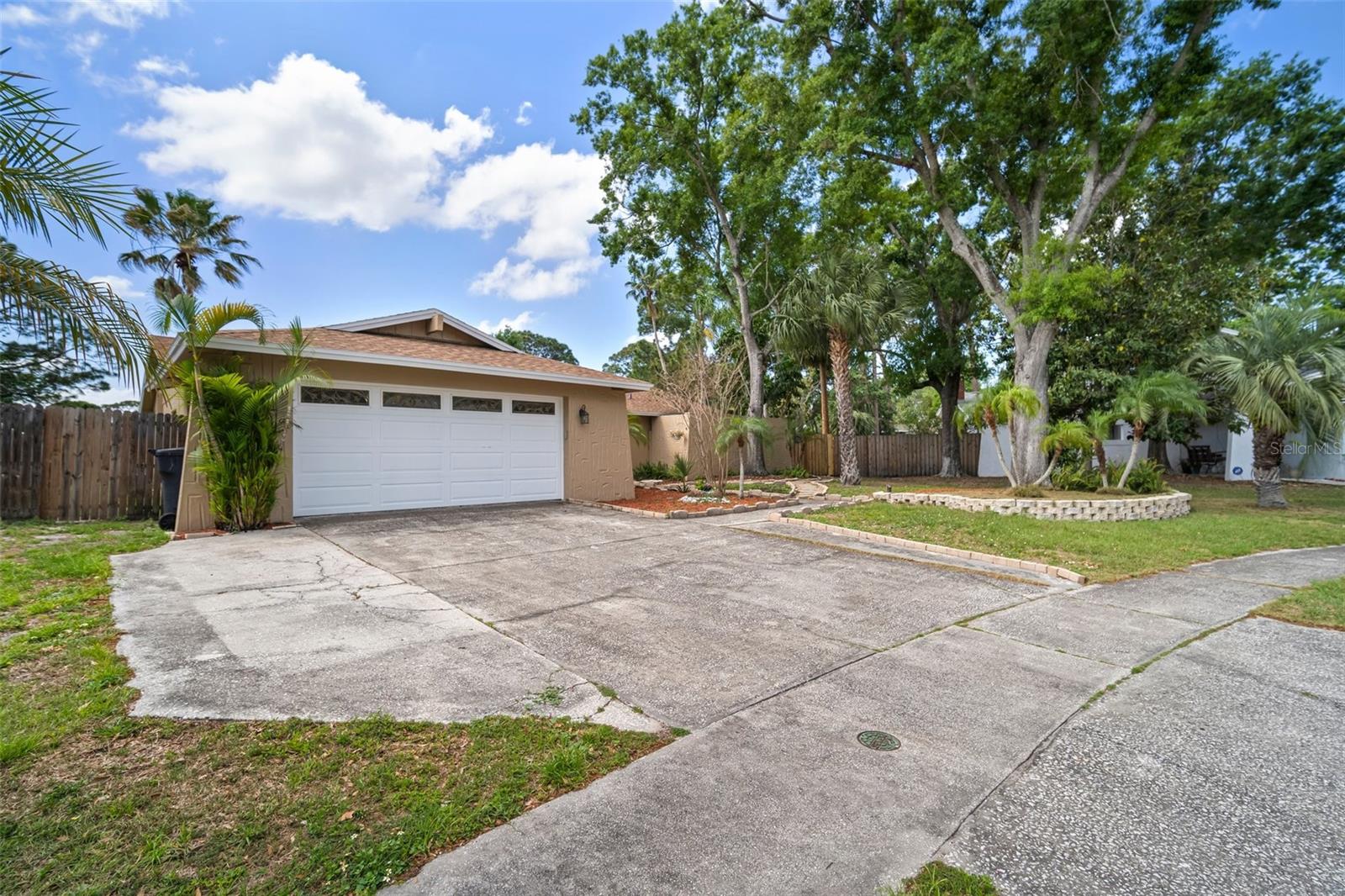 7020 OAKVIEW CIR