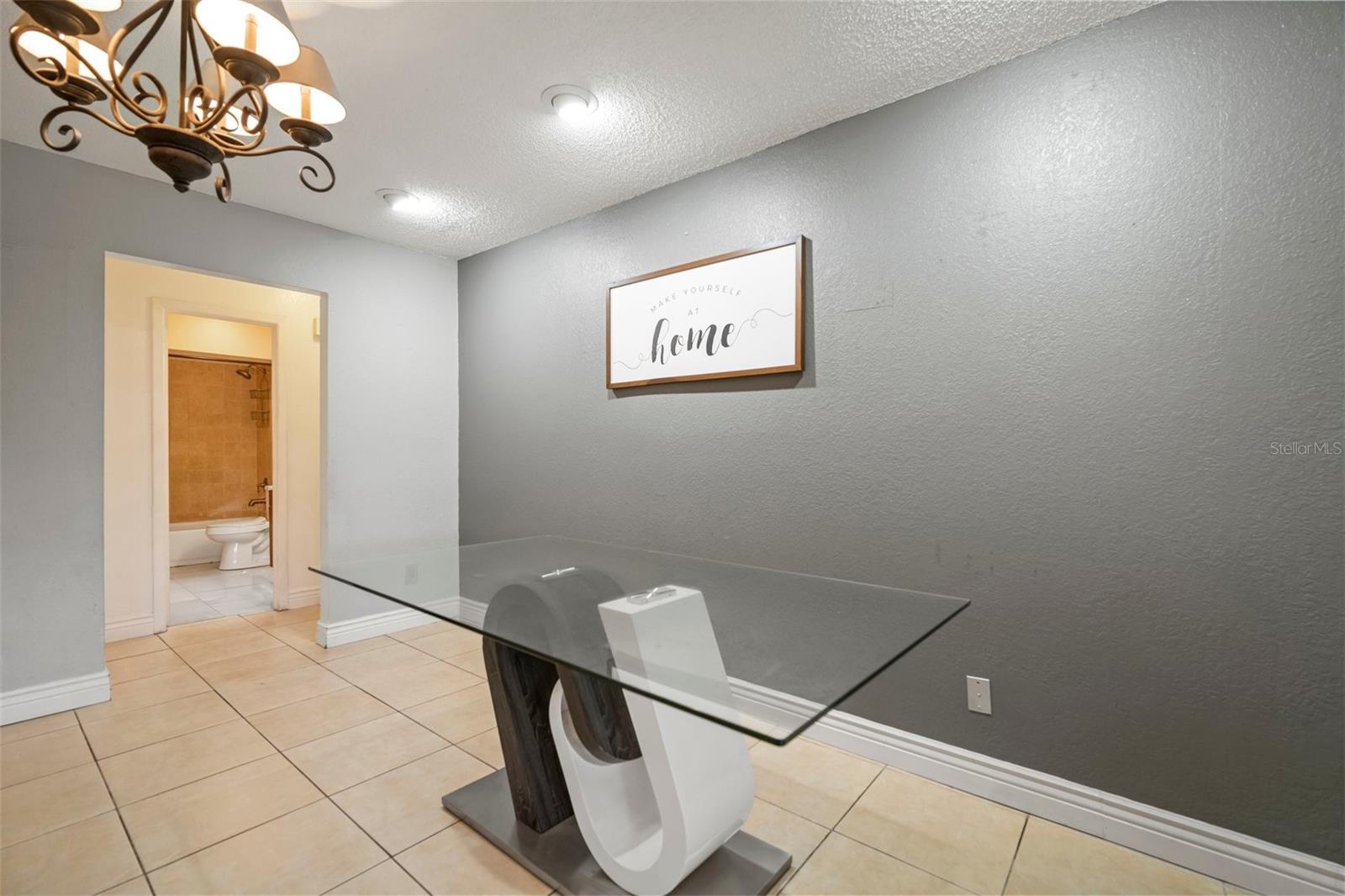 7020 OAKVIEW CIR