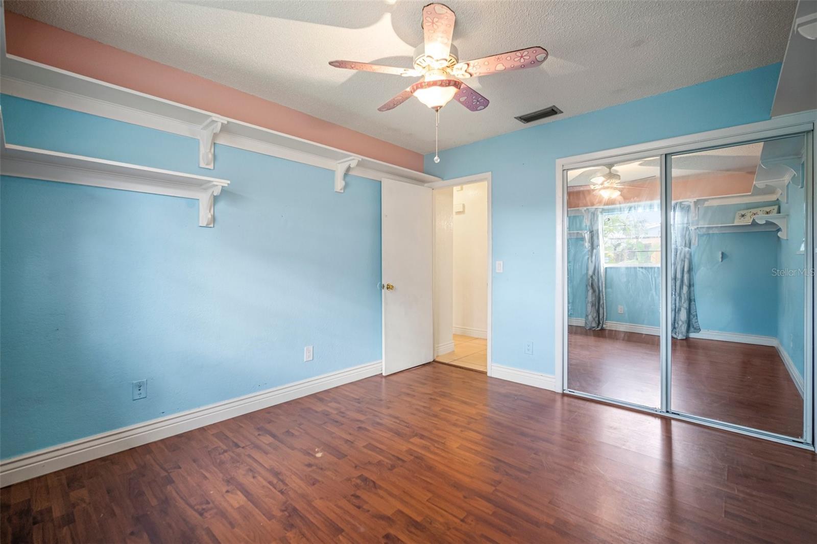 7020 OAKVIEW CIR