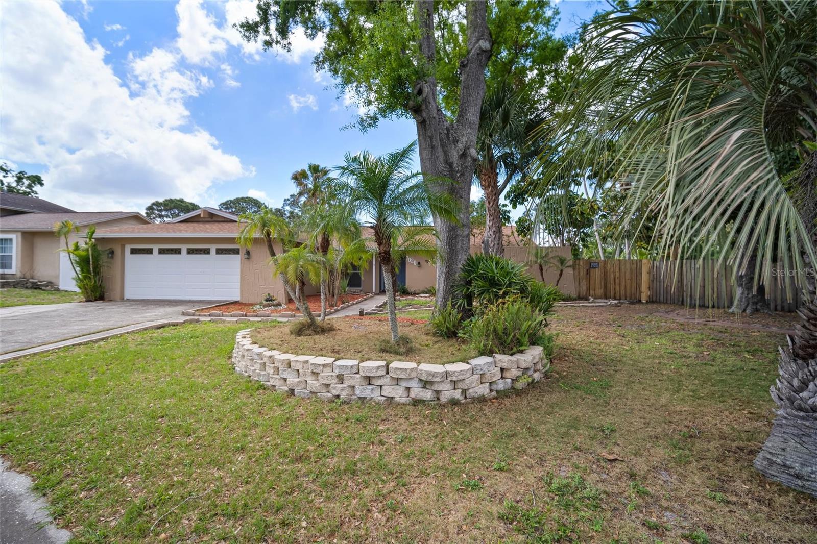7020 OAKVIEW CIR