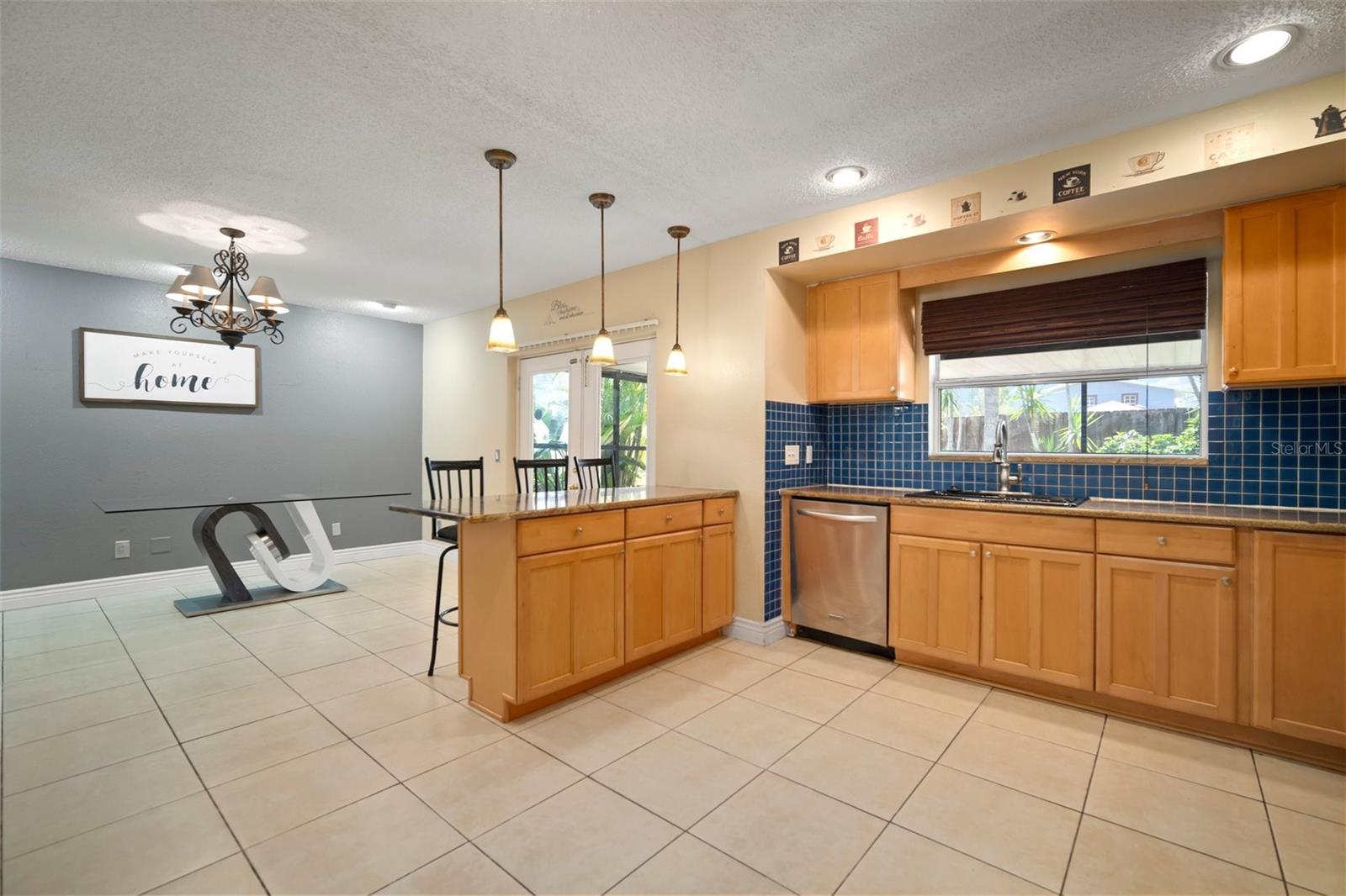 7020 OAKVIEW CIR