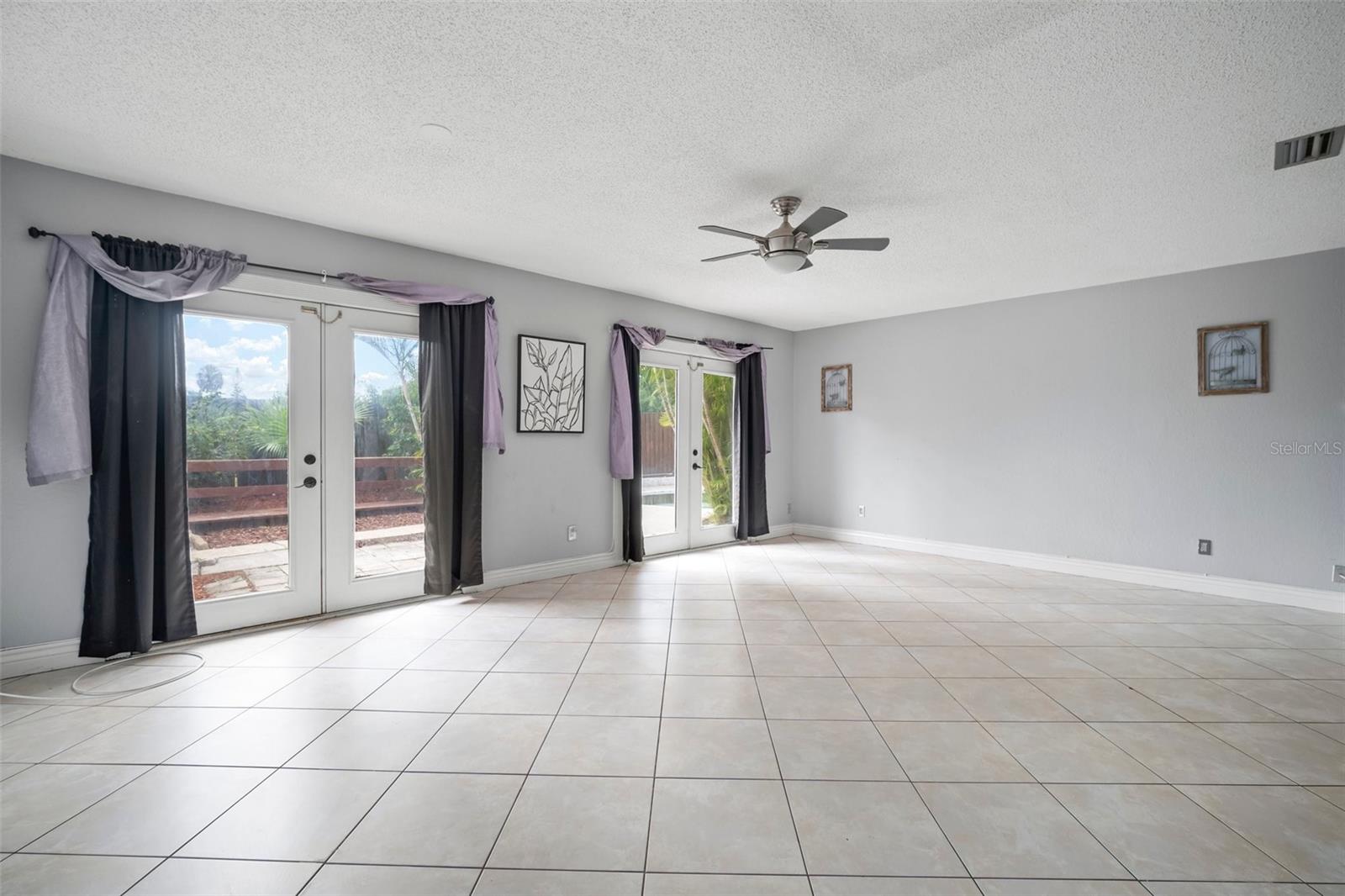 7020 OAKVIEW CIR