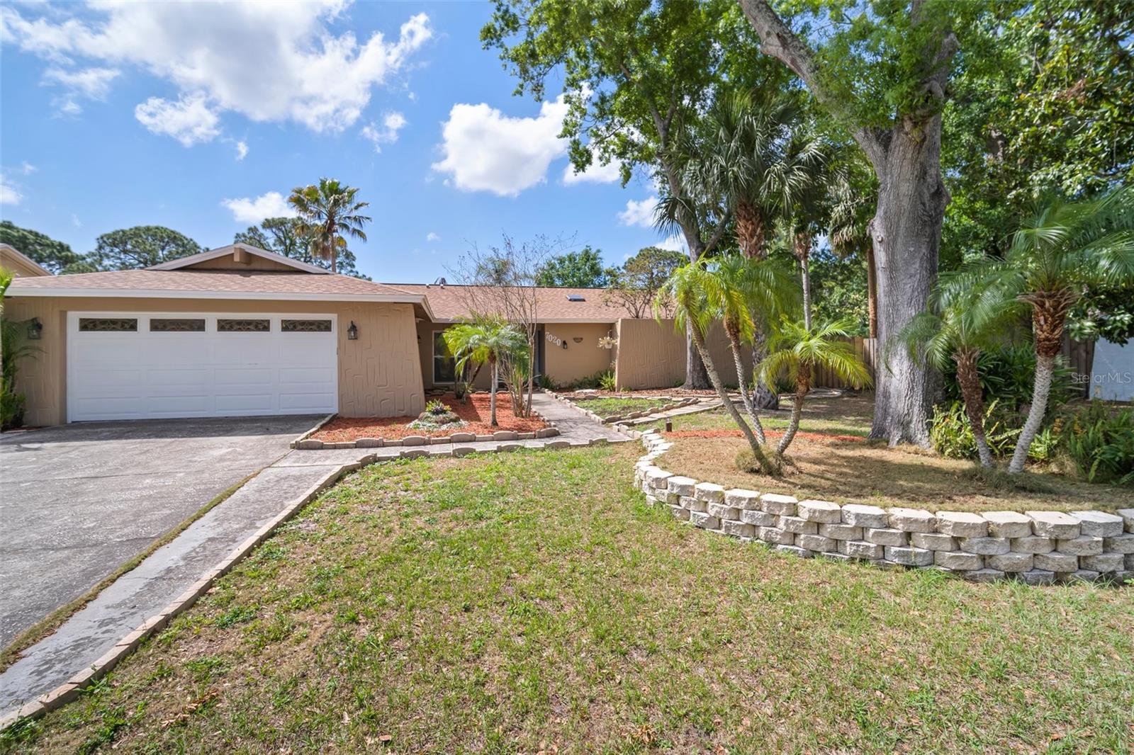 7020 OAKVIEW CIR